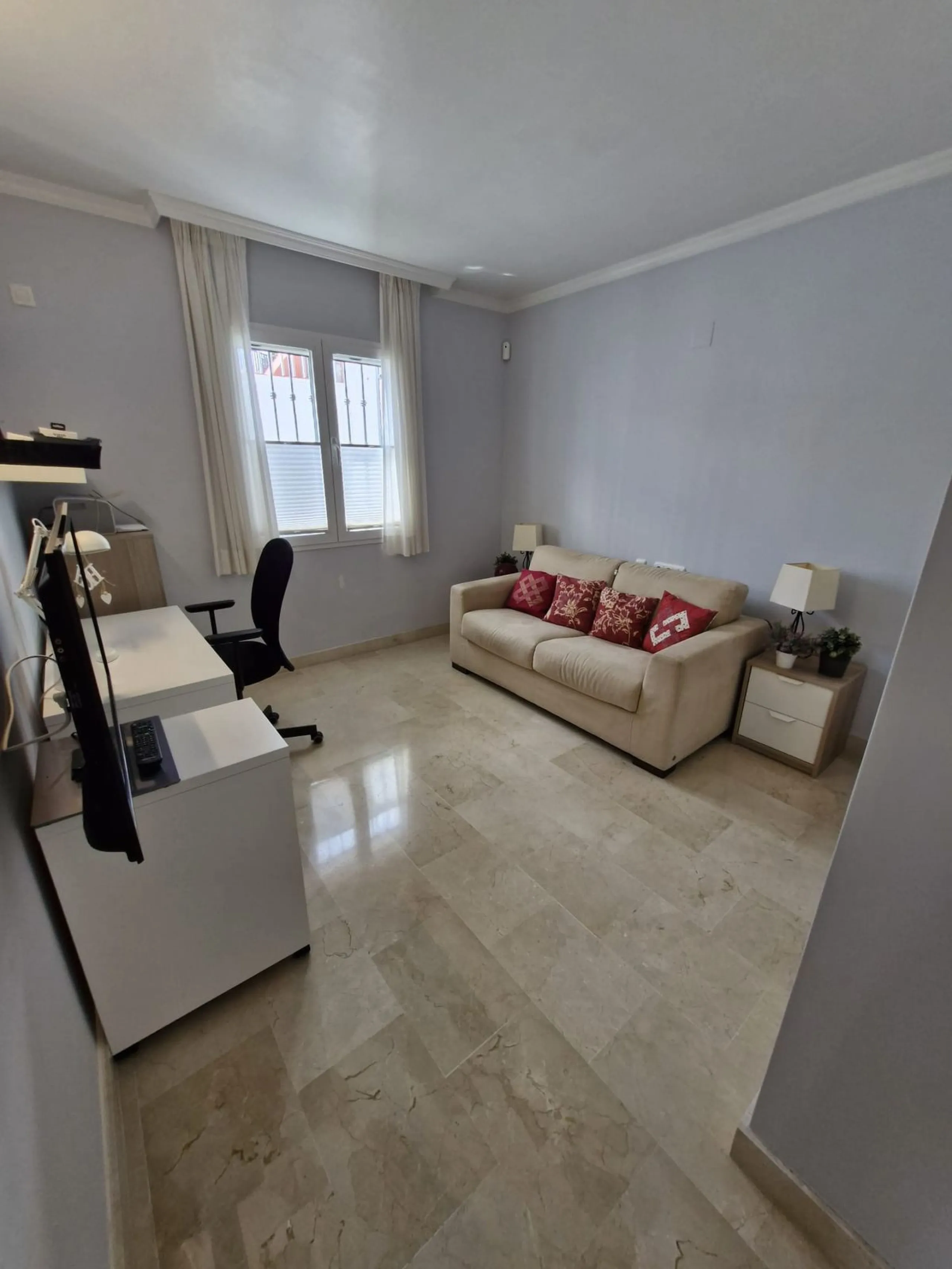 Light-filled and stylish. Exclusive 159 sq m ground floor apartment - sunny, modern, perfectly laid out.