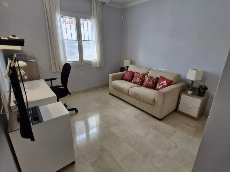Light-filled and stylish. Exclusive 159 sq m ground floor apartment - sunny, modern, perfectly laid out.