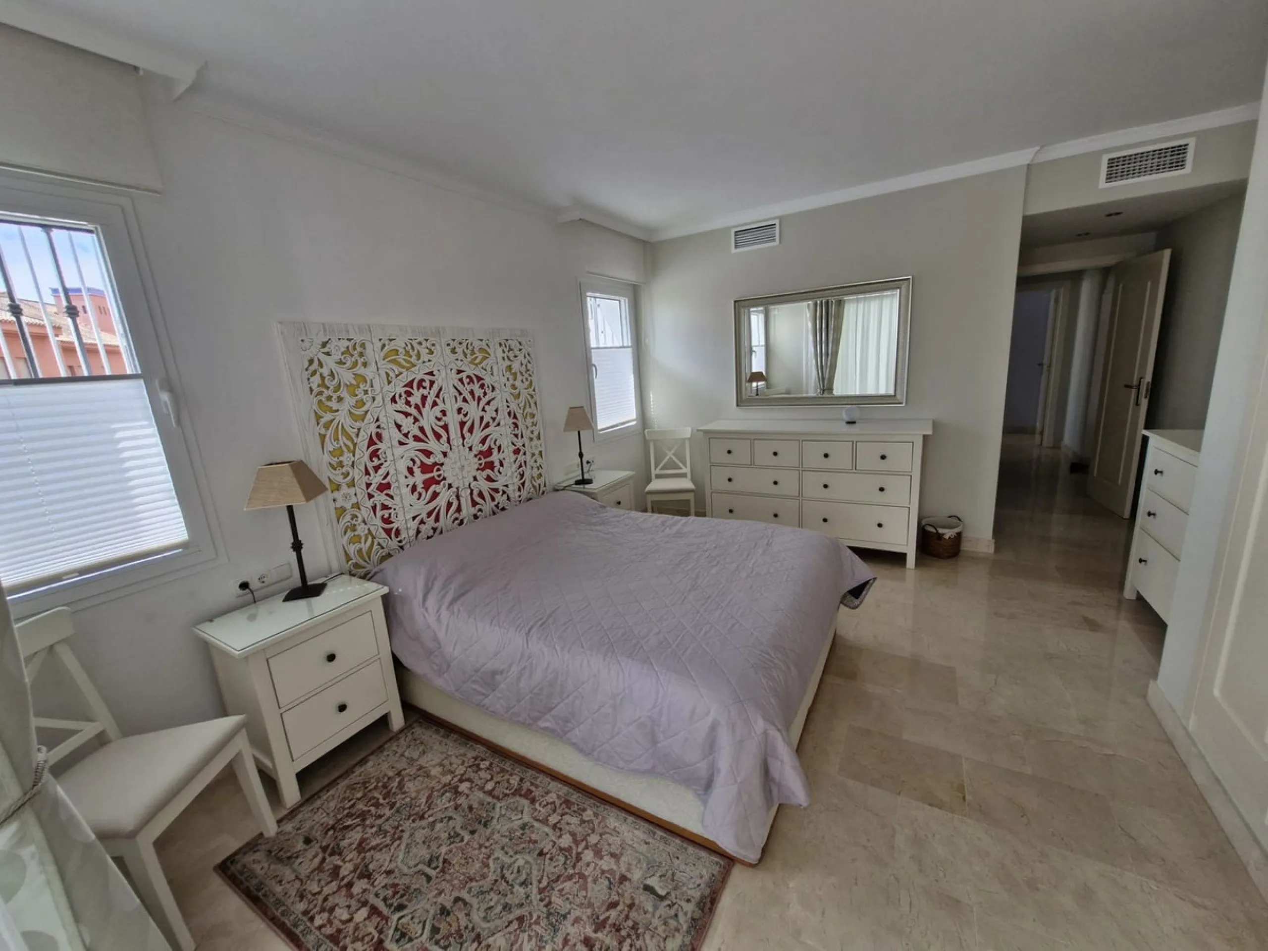 Light-filled and stylish. Exclusive 159 sq m ground floor apartment - sunny, modern, perfectly laid out.