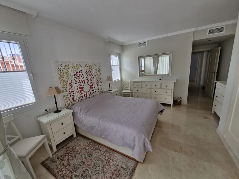 Light-filled and stylish. Exclusive 159 sq m ground floor apartment - sunny, modern, perfectly laid out.