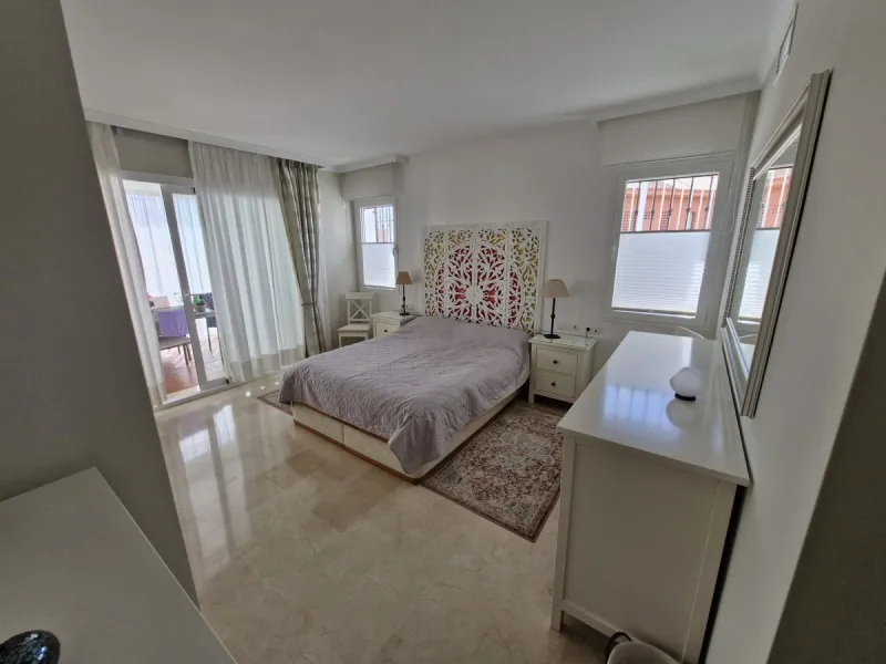 Light-filled and stylish. Exclusive 159 sq m ground floor apartment - sunny, modern, perfectly laid out.