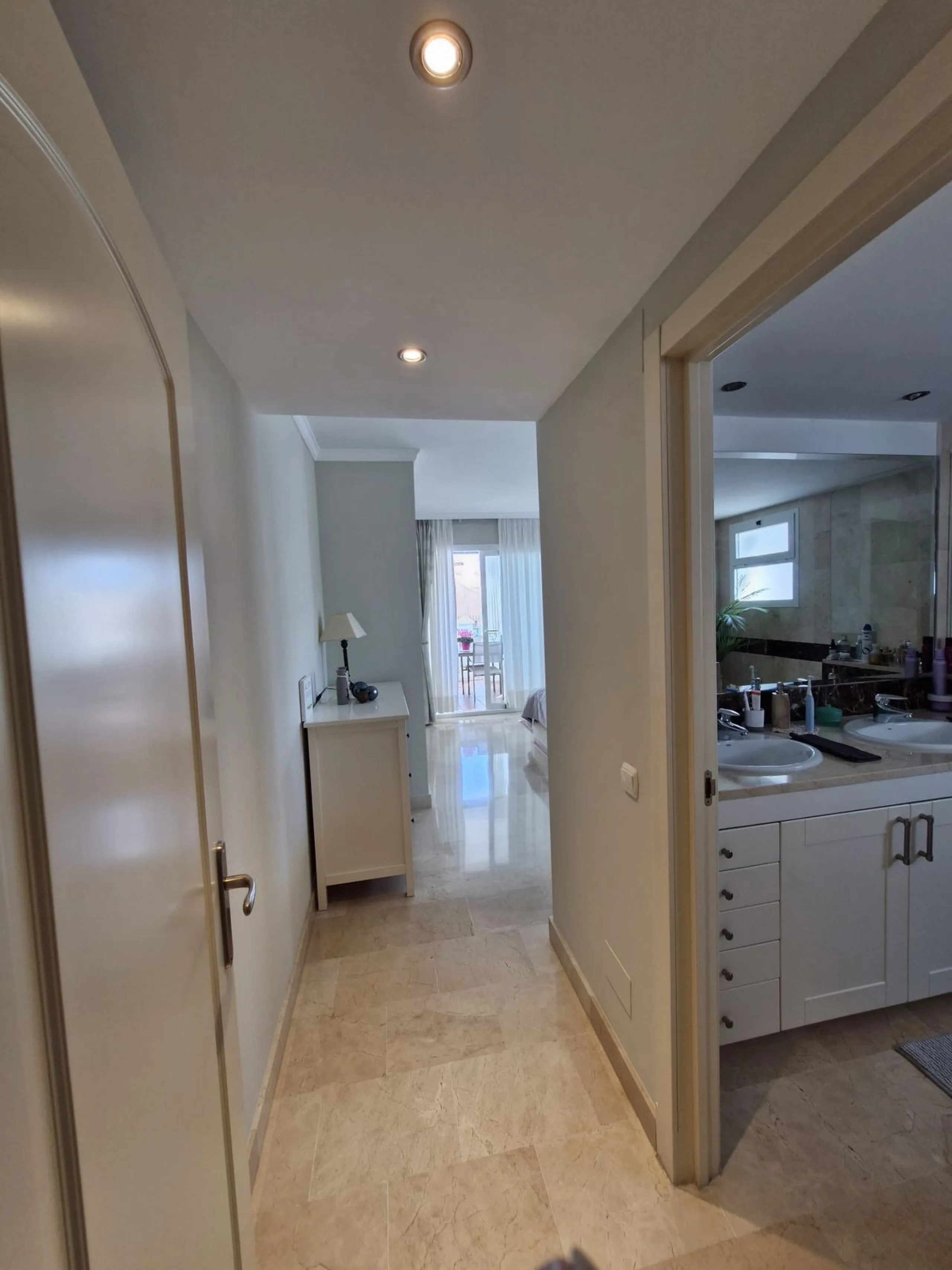 Light-filled and stylish. Exclusive 159 sq m ground floor apartment - sunny, modern, perfectly laid out.
