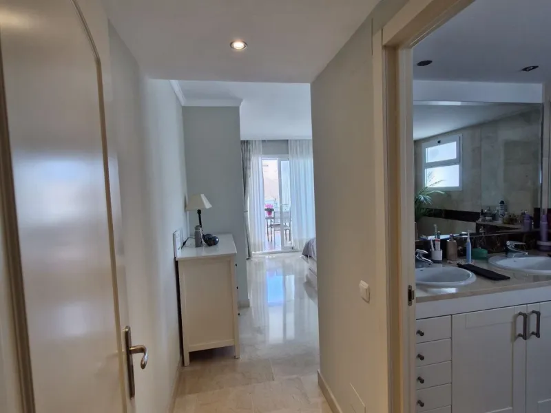 Light-filled and stylish. Exclusive 159 sq m ground floor apartment - sunny, modern, perfectly laid out.