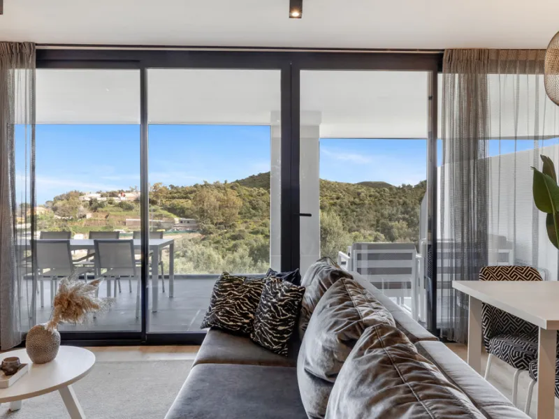 Discover this beautiful 3-bedroom, 2-bathroom apartment in Hacienda el Sueño, an exclusive residential community set in Mijas on the stunning Costa del Sol.