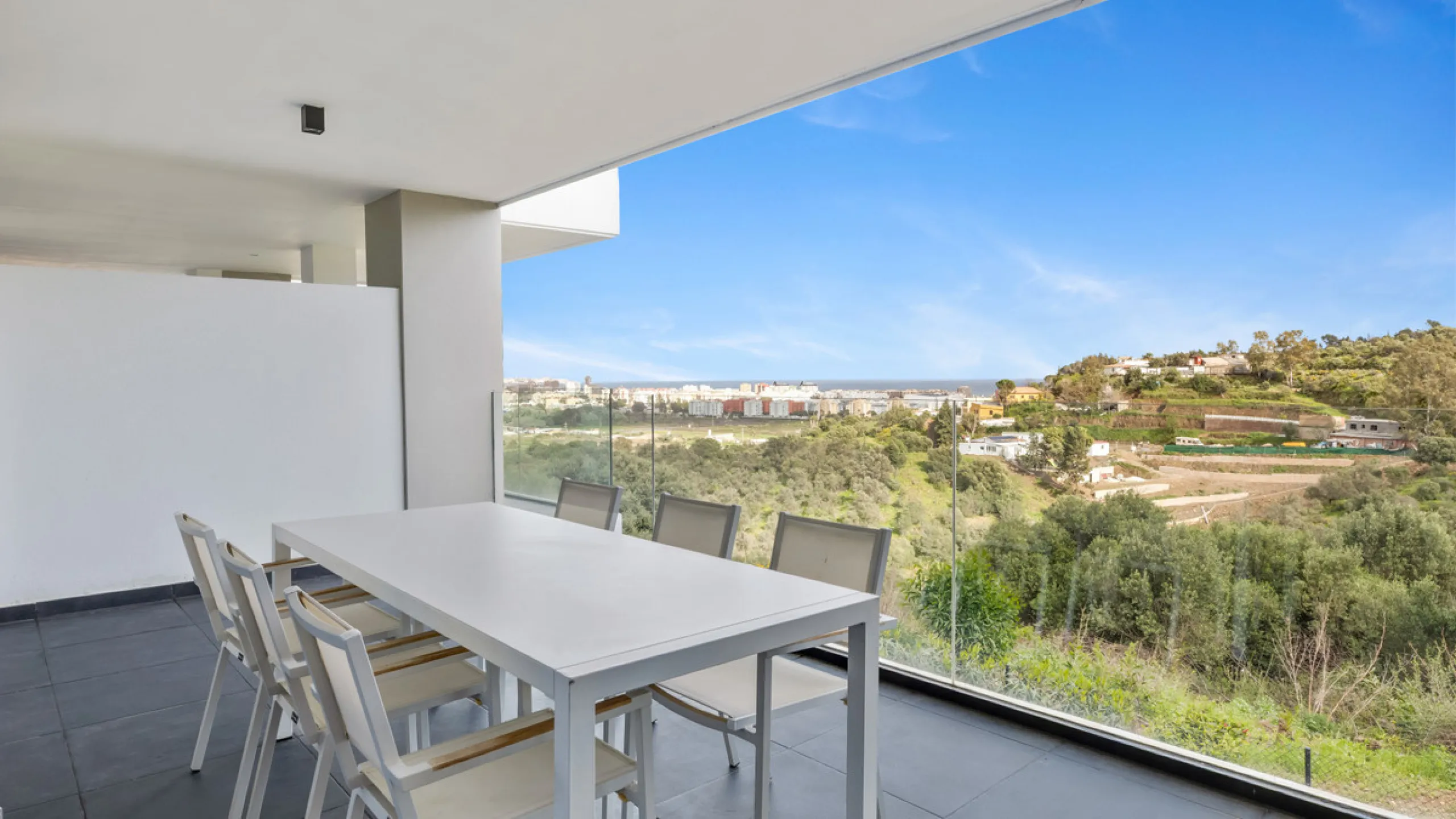 Discover this beautiful 3-bedroom, 2-bathroom apartment in Hacienda el Sueño, an exclusive residential community set in Mijas on the stunning Costa del Sol.