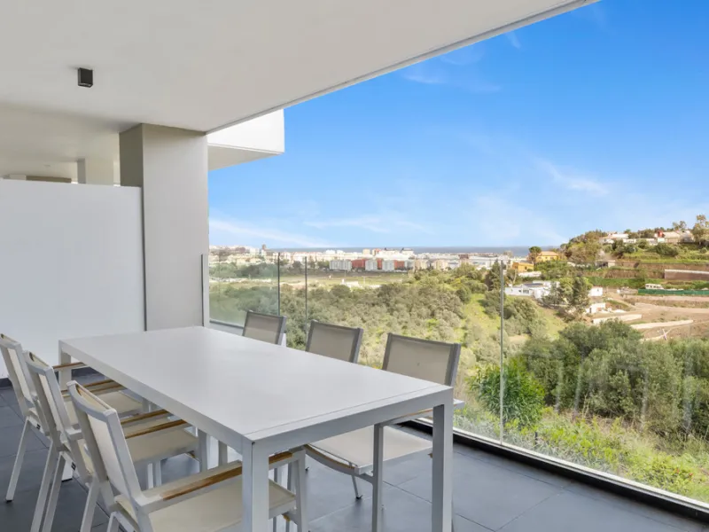 Discover this beautiful 3-bedroom, 2-bathroom apartment in Hacienda el Sueño, an exclusive residential community set in Mijas on the stunning Costa del Sol.
