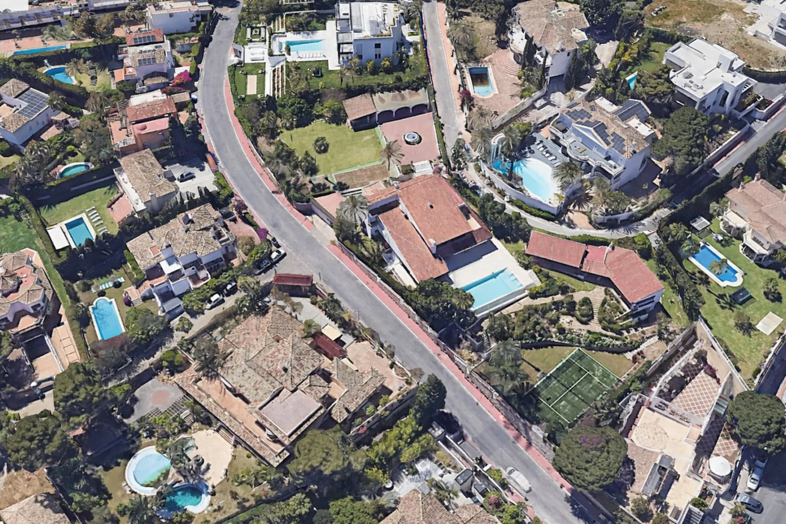 Elegant Marbella Estate on a Prime and Rare Plot — 800 meters Walking Distance to Puerto Banús. Unique Development Opportunity — 4,205m² Plot with Potential for Up to 4 Villas, or Plans for one large villa and separate Guest House, or to knock down and bu