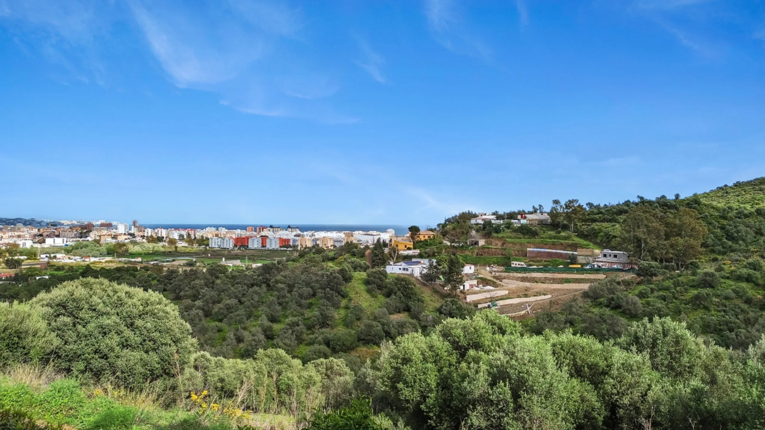 Discover this beautiful 3-bedroom, 2-bathroom apartment in Hacienda el Sueño, an exclusive residential community set in Mijas on the stunning Costa del Sol.
