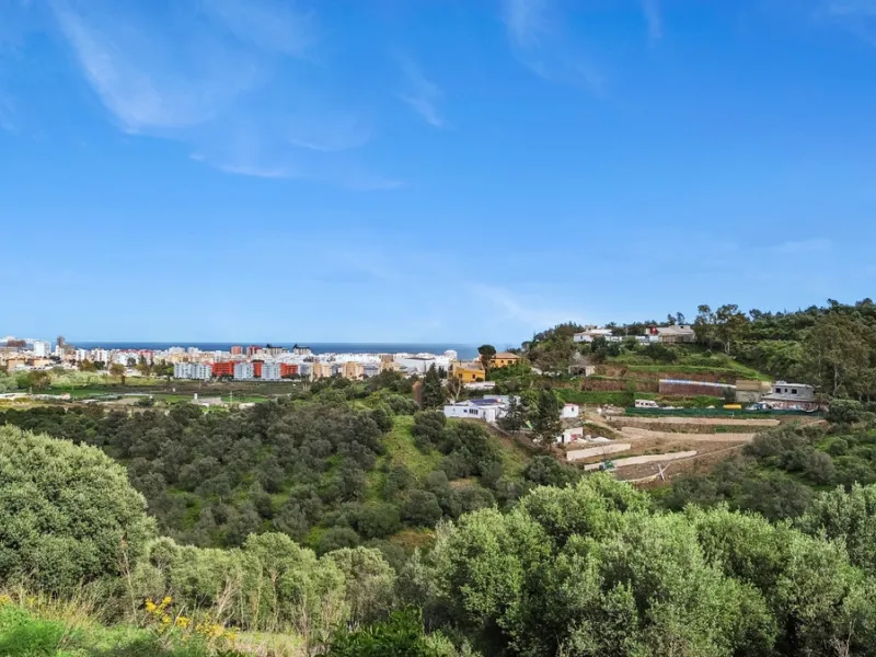 Discover this beautiful 3-bedroom, 2-bathroom apartment in Hacienda el Sueño, an exclusive residential community set in Mijas on the stunning Costa del Sol.