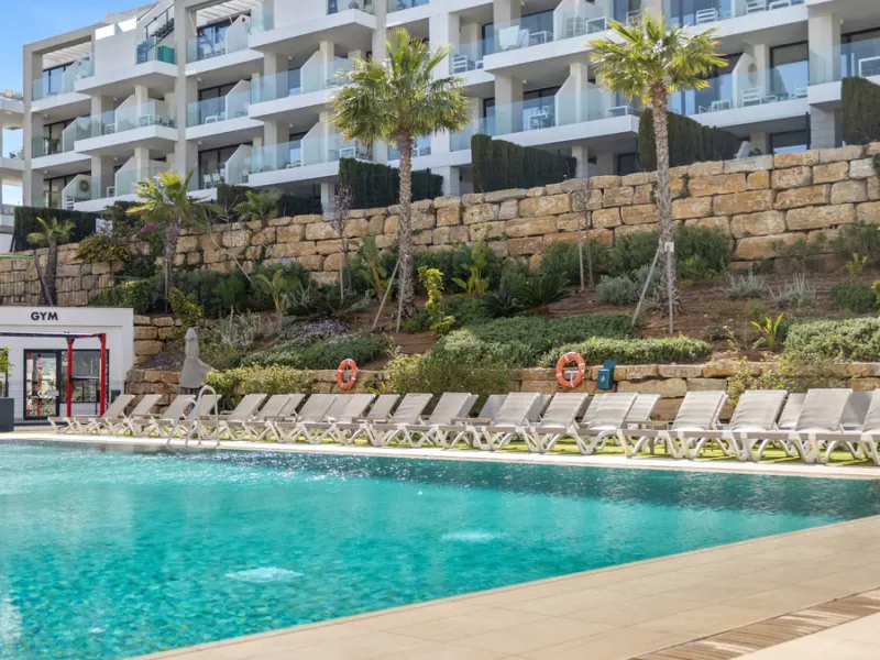 Discover this beautiful 3-bedroom, 2-bathroom apartment in Hacienda el Sueño, an exclusive residential community set in Mijas on the stunning Costa del Sol.