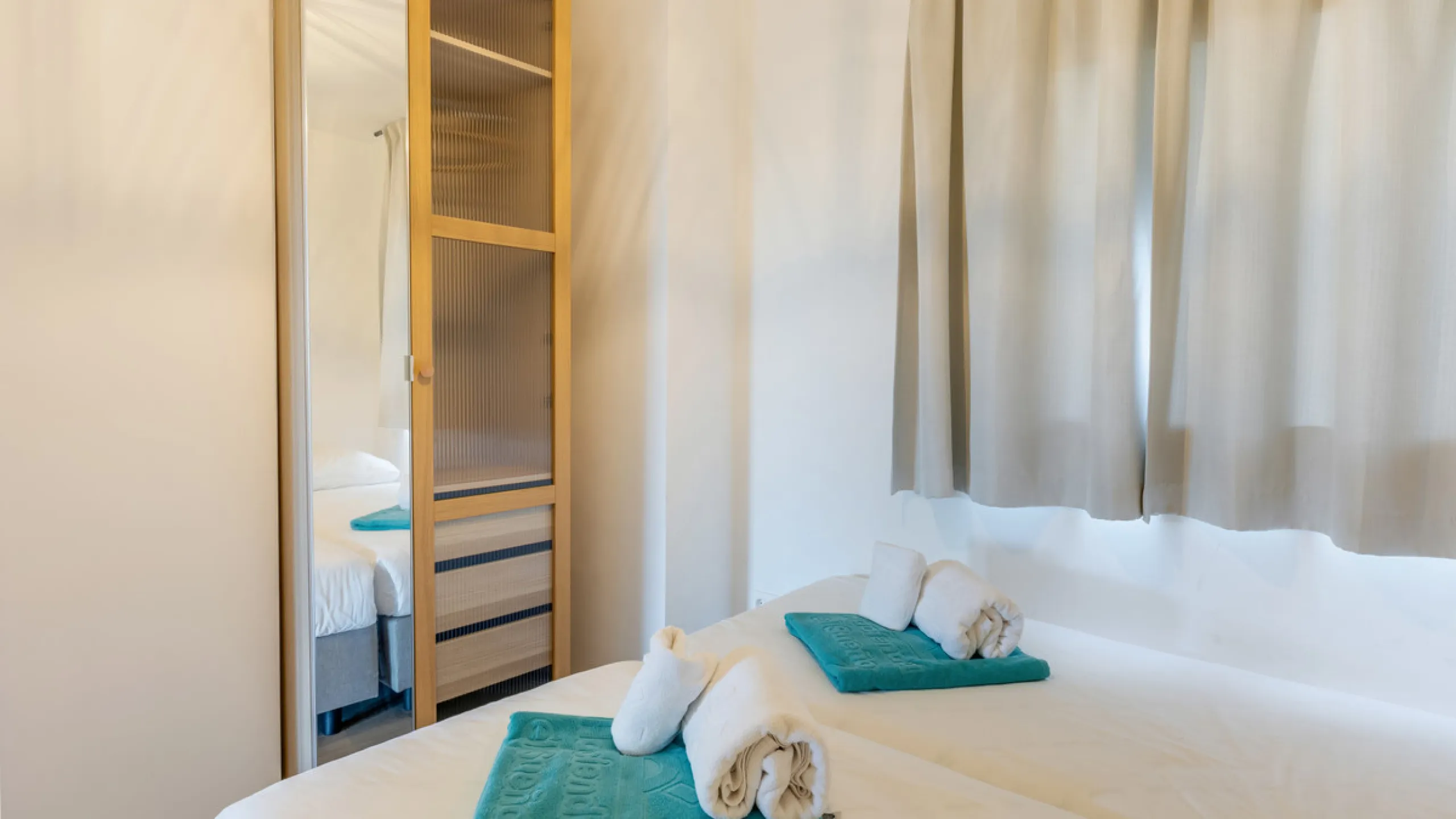 Discover this beautiful 3-bedroom, 2-bathroom apartment in Hacienda el Sueño, an exclusive residential community set in Mijas on the stunning Costa del Sol.