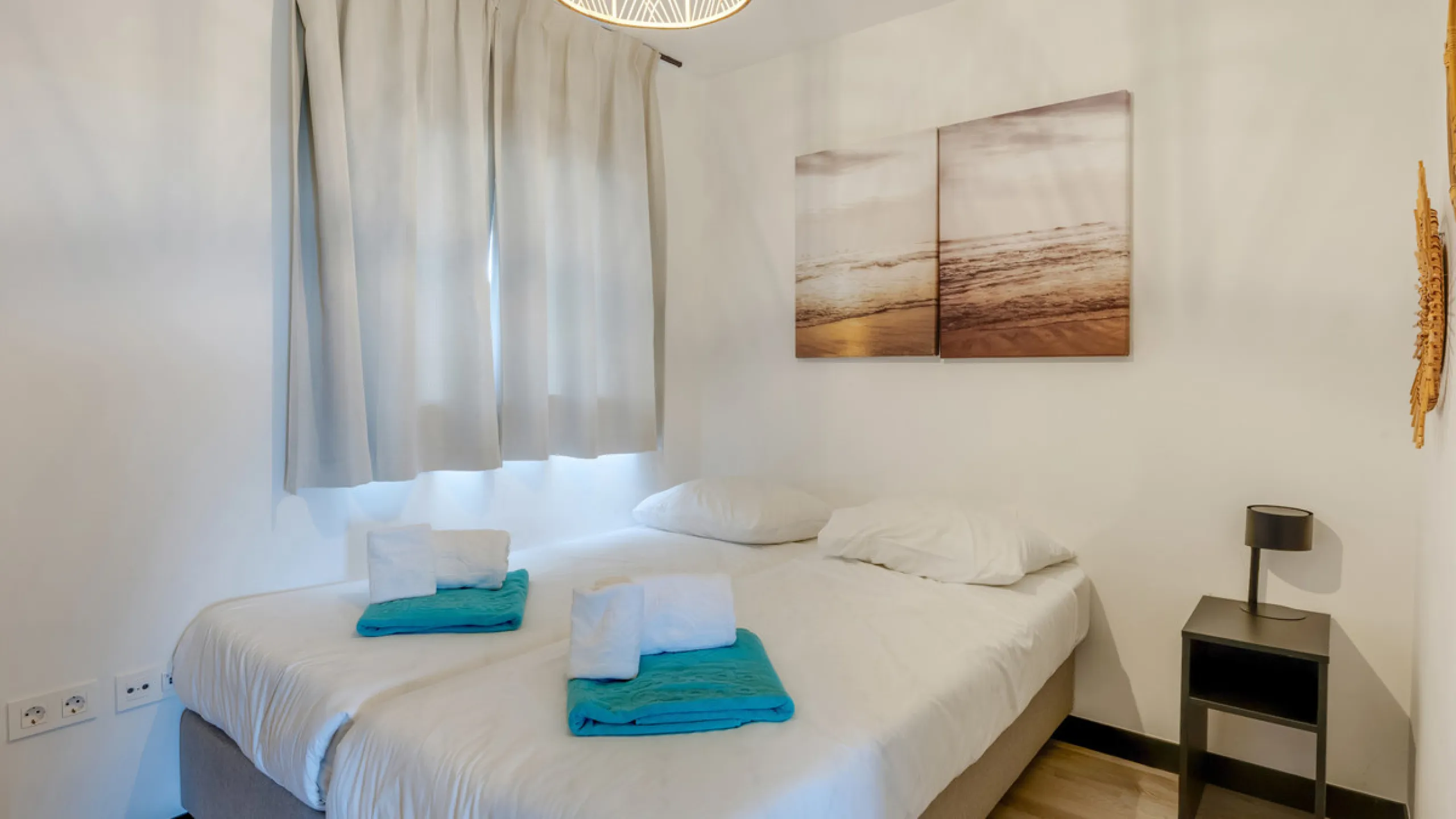Discover this beautiful 3-bedroom, 2-bathroom apartment in Hacienda el Sueño, an exclusive residential community set in Mijas on the stunning Costa del Sol.