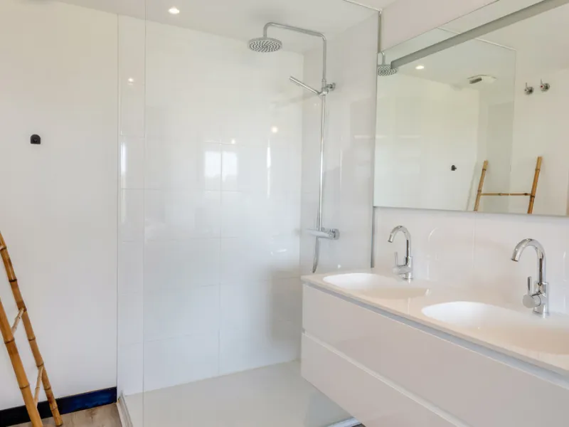 Discover this beautiful 3-bedroom, 2-bathroom apartment in Hacienda el Sueño, an exclusive residential community set in Mijas on the stunning Costa del Sol.