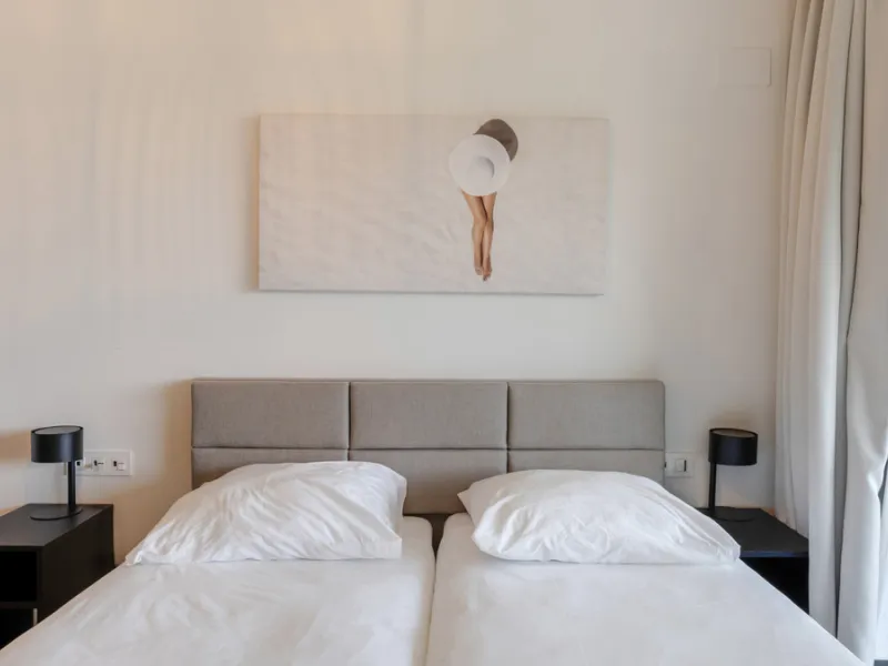 Discover this beautiful 3-bedroom, 2-bathroom apartment in Hacienda el Sueño, an exclusive residential community set in Mijas on the stunning Costa del Sol.