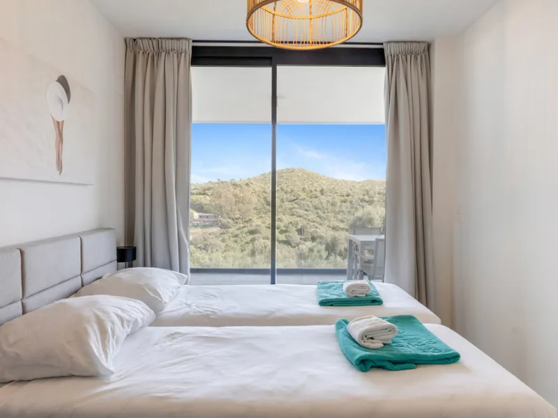 Discover this beautiful 3-bedroom, 2-bathroom apartment in Hacienda el Sueño, an exclusive residential community set in Mijas on the stunning Costa del Sol.