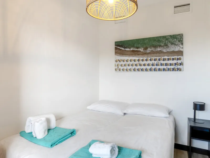 Discover this beautiful 3-bedroom, 2-bathroom apartment in Hacienda el Sueño, an exclusive residential community set in Mijas on the stunning Costa del Sol.