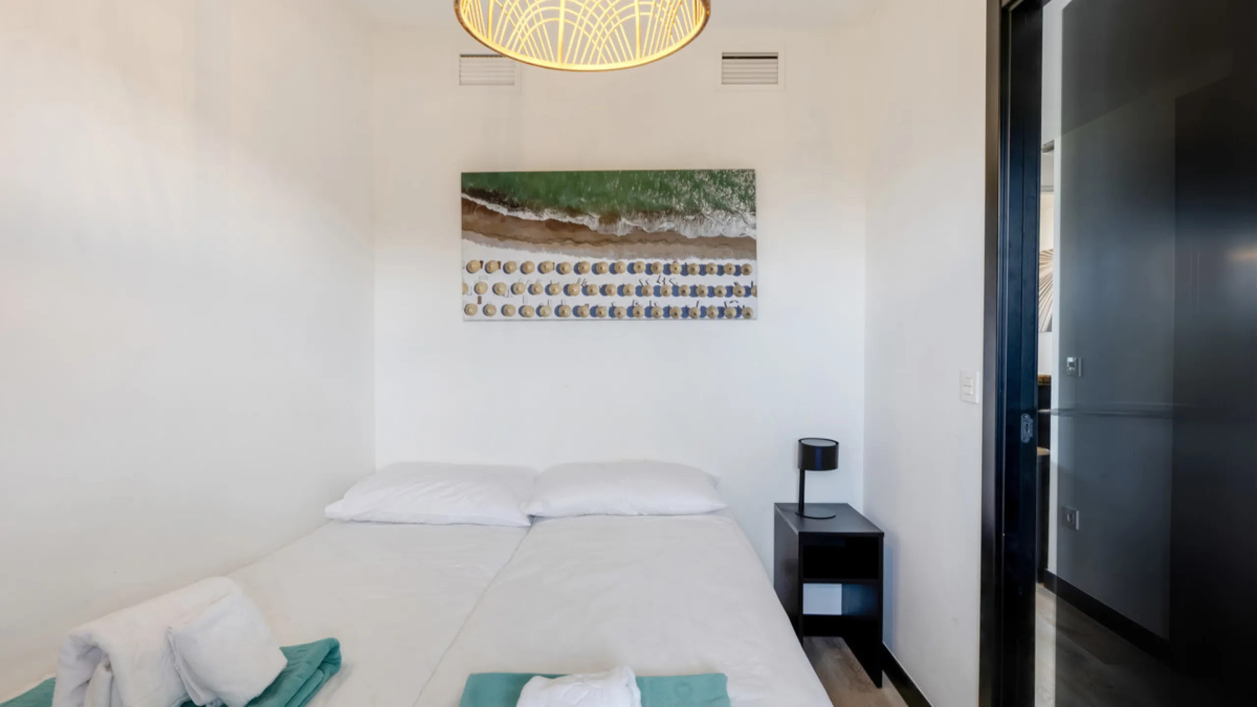 Discover this beautiful 3-bedroom, 2-bathroom apartment in Hacienda el Sueño, an exclusive residential community set in Mijas on the stunning Costa del Sol.