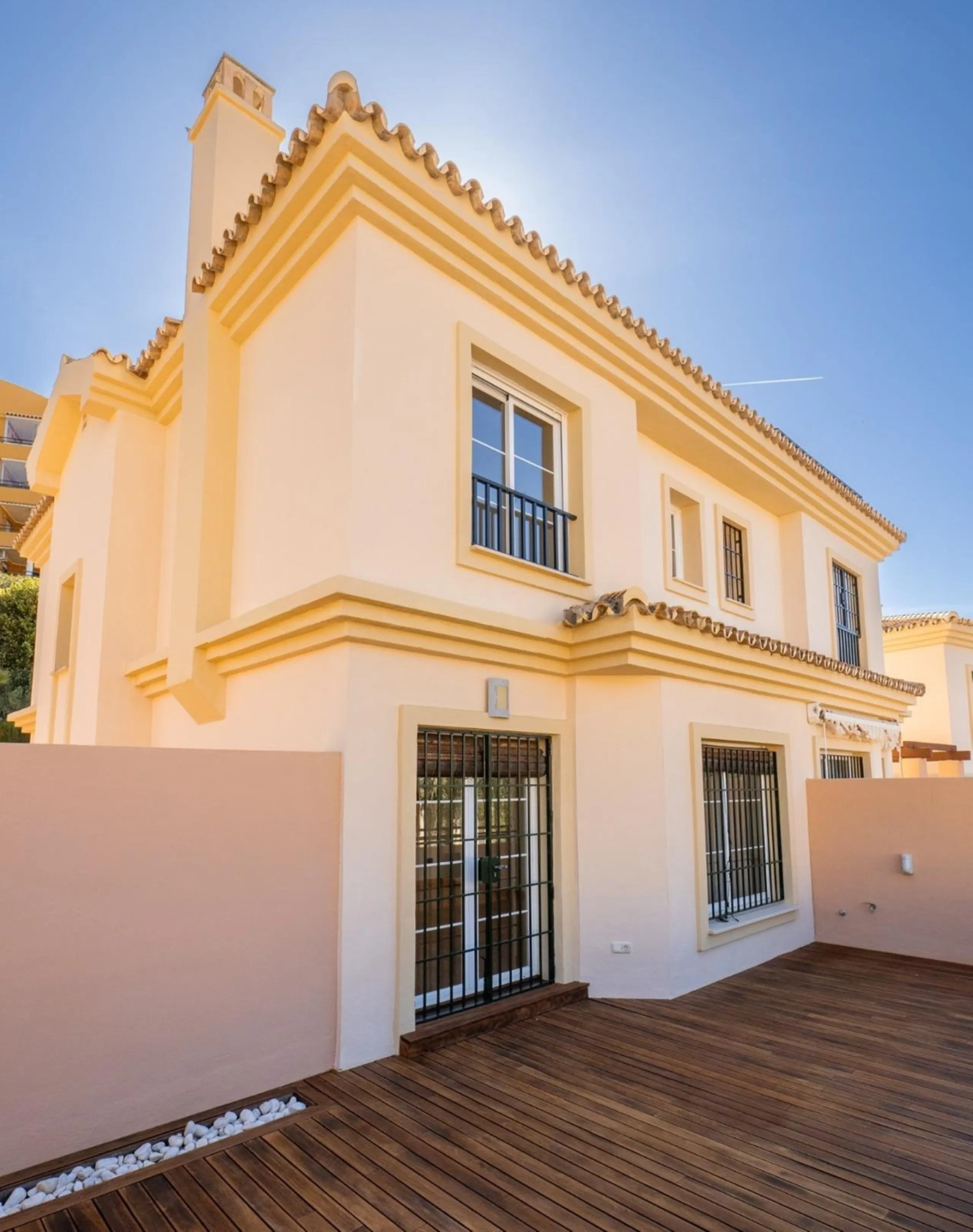 House - Townhouse в продаже в Fuengirola, Málaga. В доме 4 спален и 3 ванных комнат. Площадь дома 240 м²