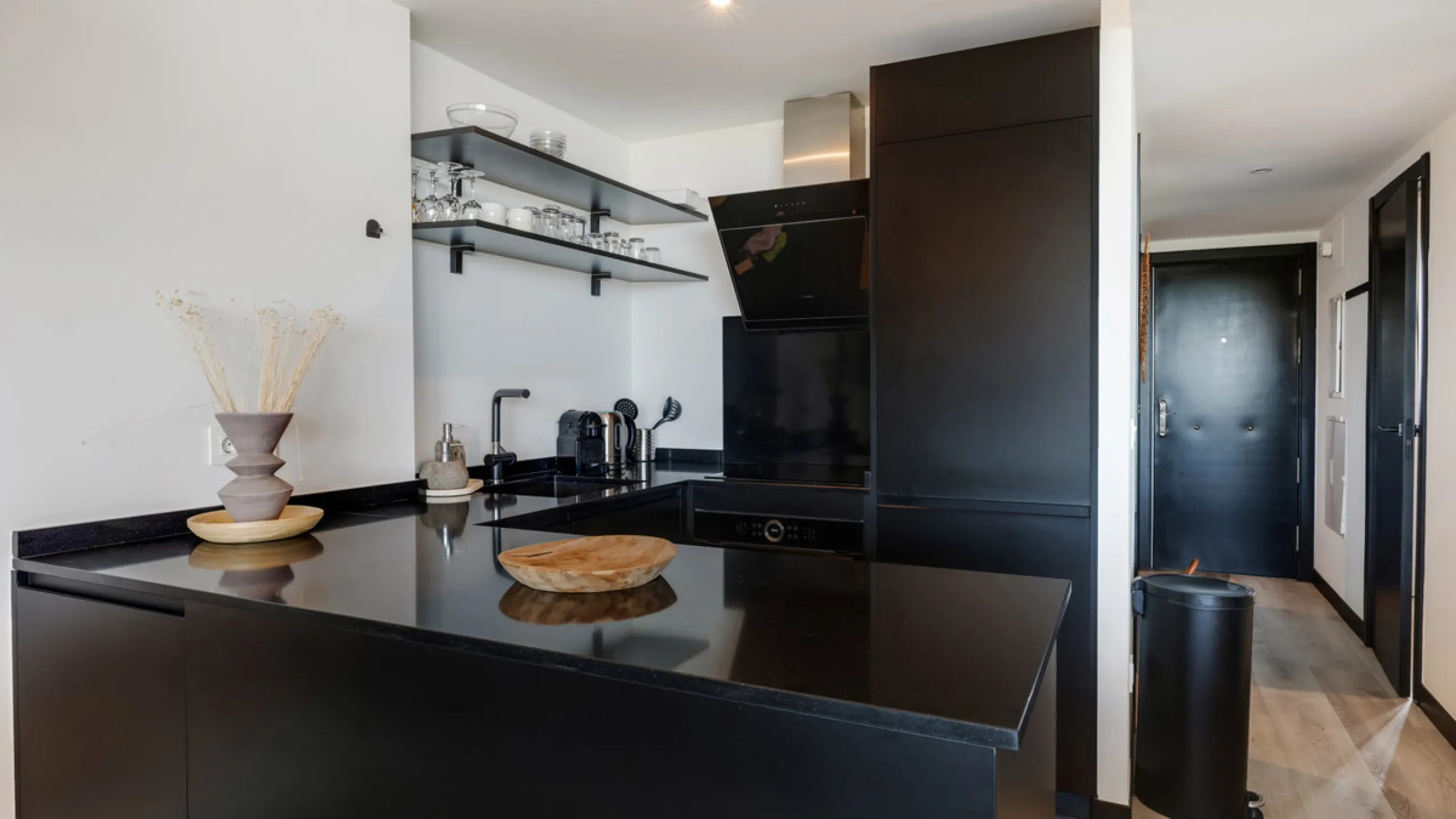 Discover this beautiful 3-bedroom, 2-bathroom apartment in Hacienda el Sueño, an exclusive residential community set in Mijas on the stunning Costa del Sol.