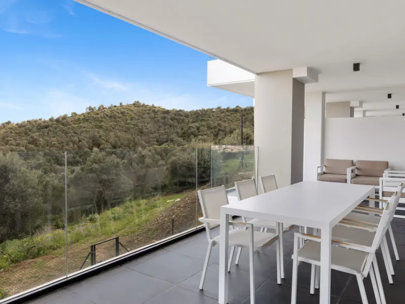 Discover this beautiful 3-bedroom, 2-bathroom apartment in Hacienda el Sueño, an exclusive residential community set in Mijas on the stunning Costa del Sol.