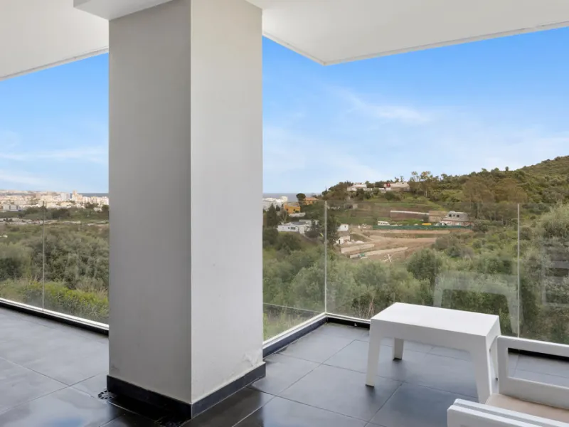 Discover this beautiful 3-bedroom, 2-bathroom apartment in Hacienda el Sueño, an exclusive residential community set in Mijas on the stunning Costa del Sol.
