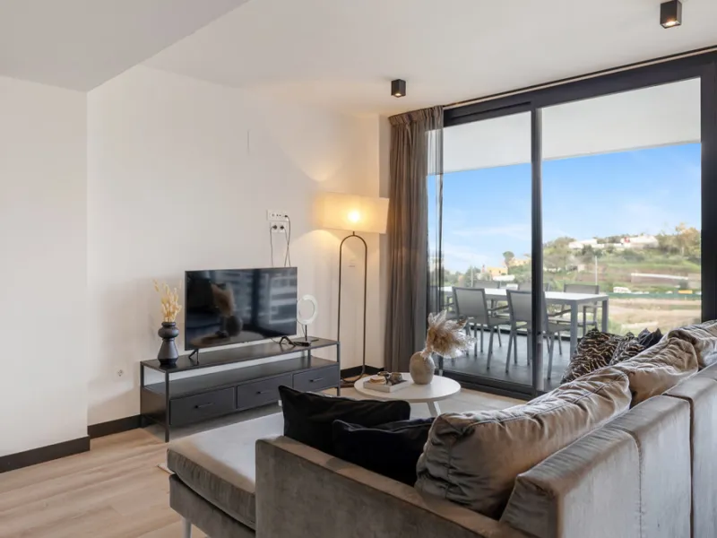 Discover this beautiful 3-bedroom, 2-bathroom apartment in Hacienda el Sueño, an exclusive residential community set in Mijas on the stunning Costa del Sol.