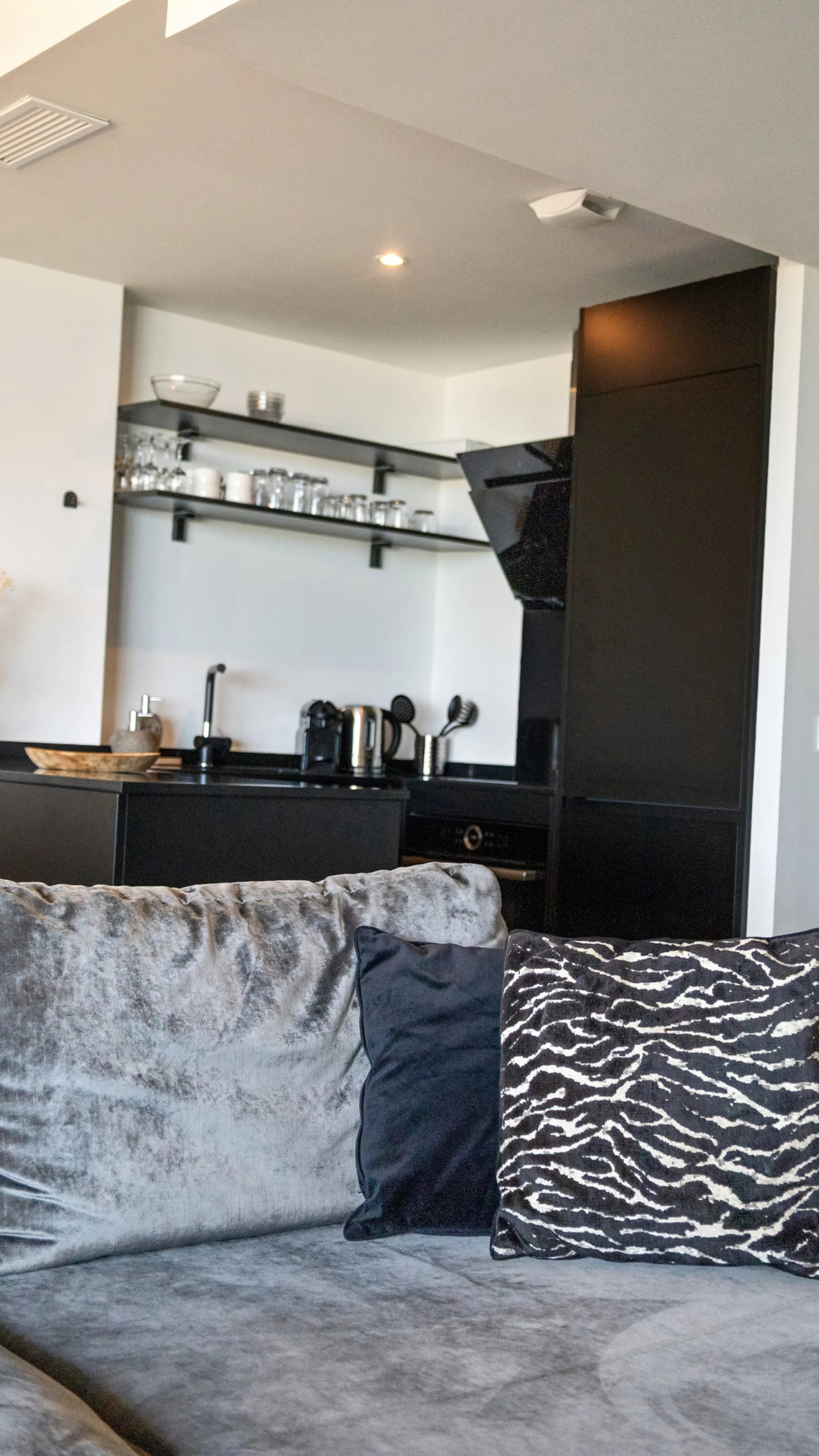 Discover this beautiful 3-bedroom, 2-bathroom apartment in Hacienda el Sueño, an exclusive residential community set in Mijas on the stunning Costa del Sol.