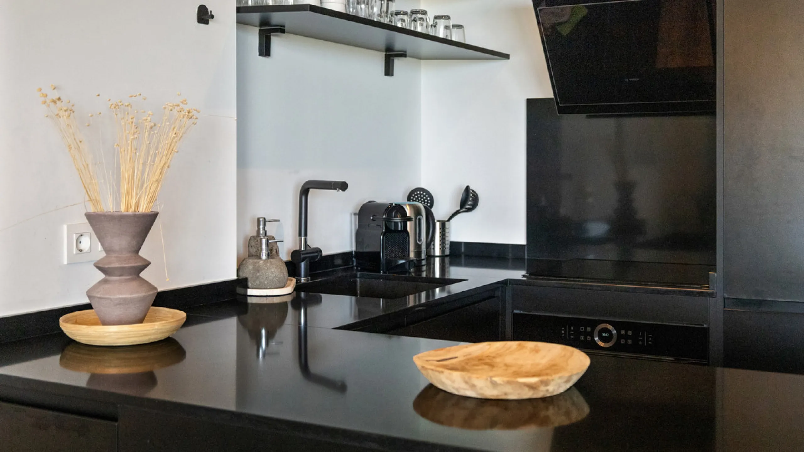 Discover this beautiful 3-bedroom, 2-bathroom apartment in Hacienda el Sueño, an exclusive residential community set in Mijas on the stunning Costa del Sol.