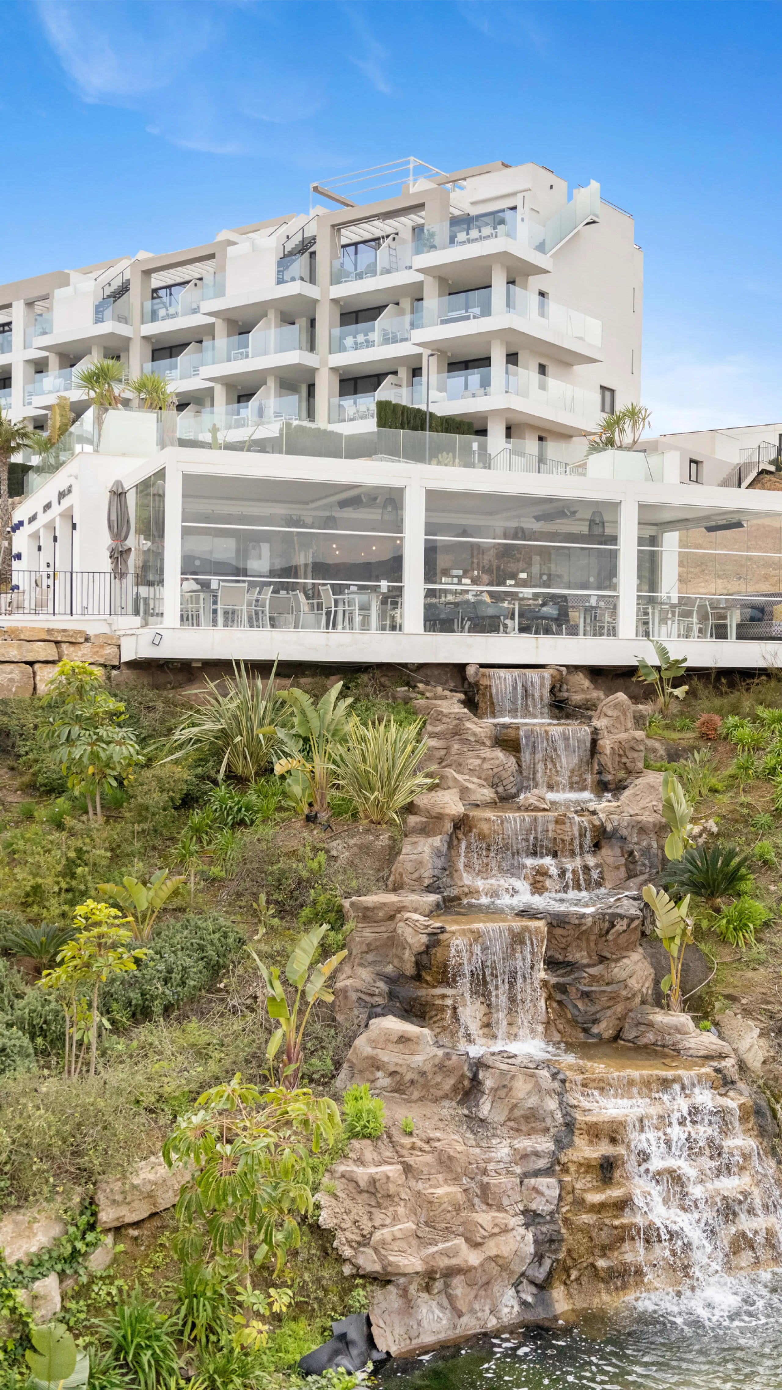 Discover this beautiful 3-bedroom, 2-bathroom apartment in Hacienda el Sueño, an exclusive residential community set in Mijas on the stunning Costa del Sol.