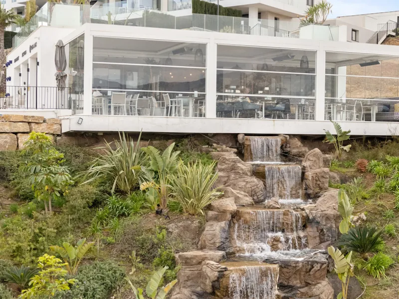 Discover this beautiful 3-bedroom, 2-bathroom apartment in Hacienda el Sueño, an exclusive residential community set in Mijas on the stunning Costa del Sol.