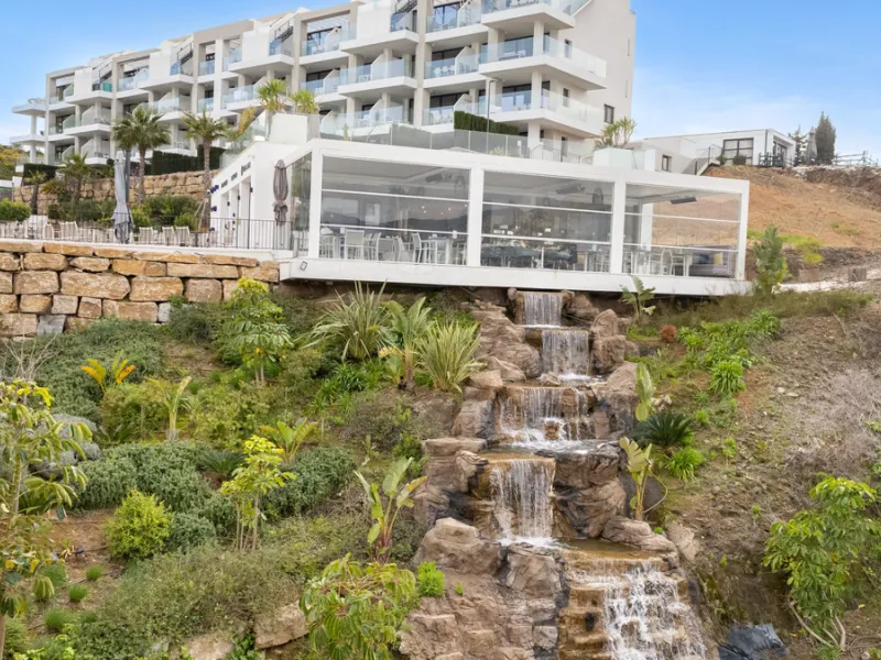 Discover this beautiful 3-bedroom, 2-bathroom apartment in Hacienda el Sueño, an exclusive residential community set in Mijas on the stunning Costa del Sol.