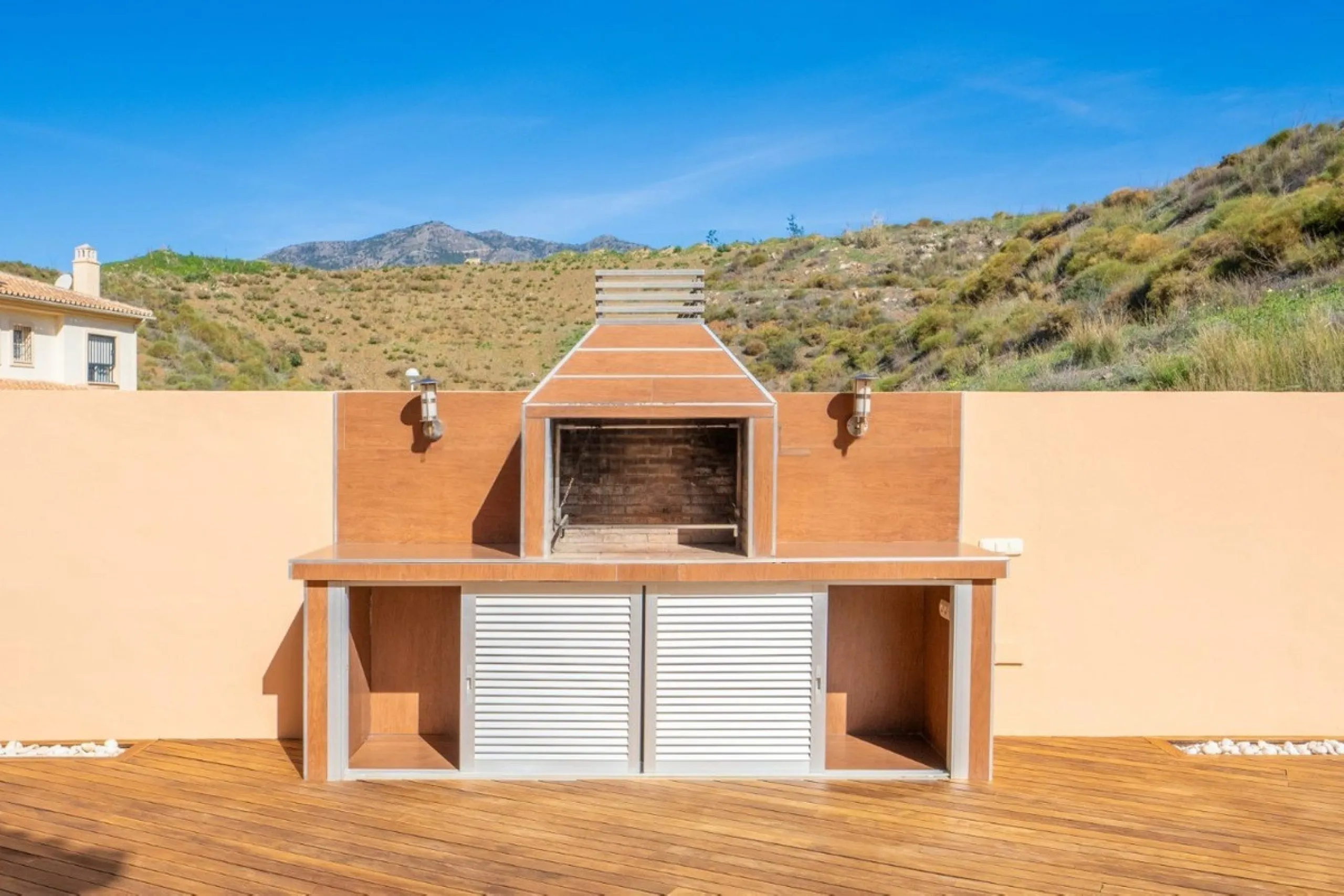 House - Townhouse в продаже в Fuengirola, Málaga. В доме 4 спален и 3 ванных комнат. Площадь дома 240 м²