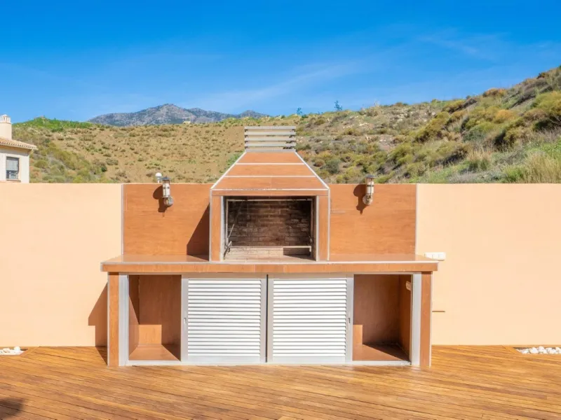 House - Townhouse в продаже в Fuengirola, Málaga. В доме 4 спален и 3 ванных комнат. Площадь дома 240 м²