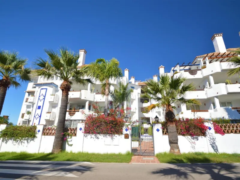 Apartment - Middle Floor Apartment в продаже в Marbella, Málaga. В доме 3 спален и 2 ванных комнат. Площадь дома 103 м²