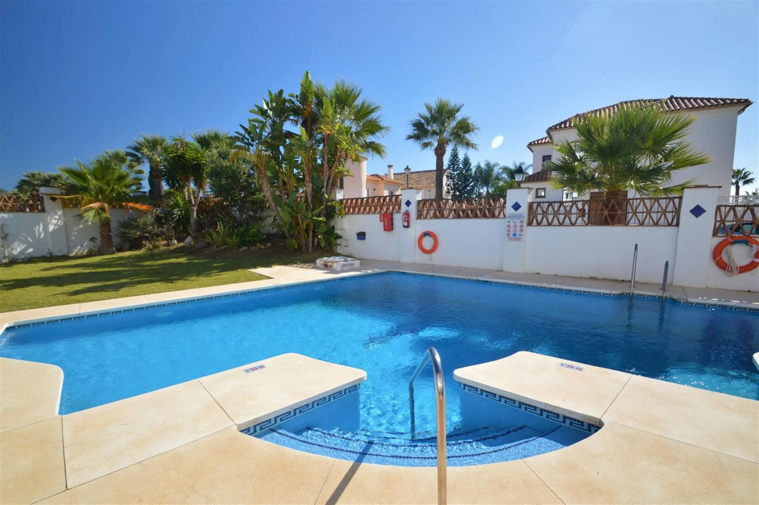 Apartment - Middle Floor Apartment в продаже в Marbella, Málaga. В доме 3 спален и 2 ванных комнат. Площадь дома 103 м²