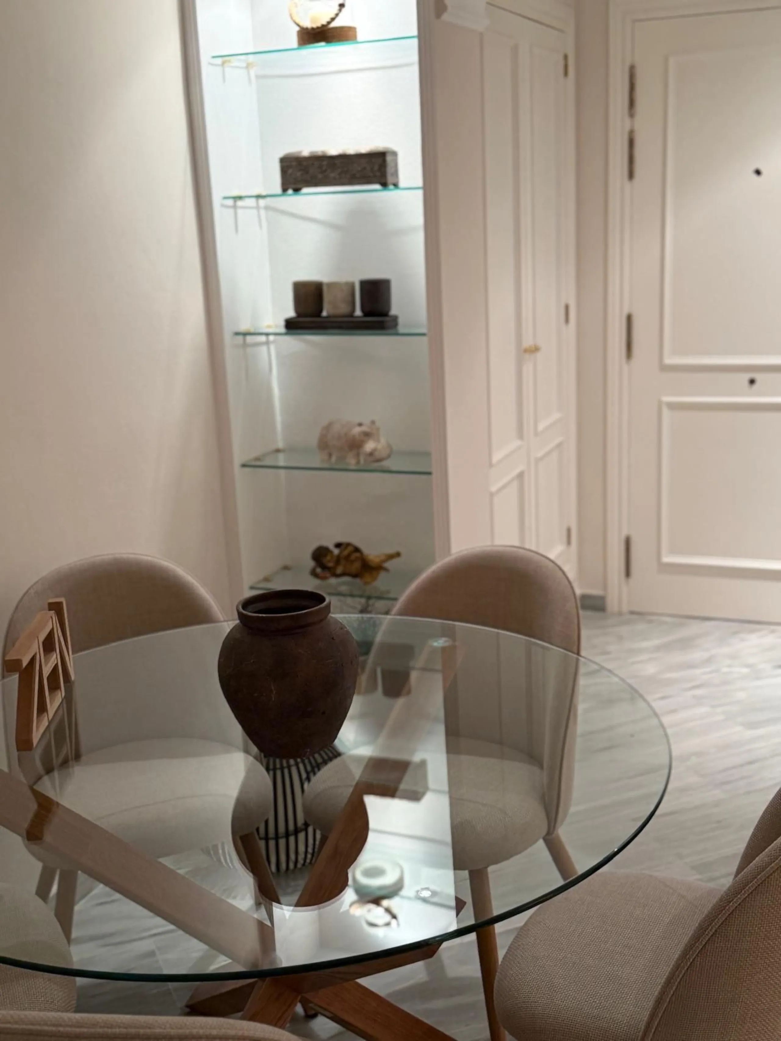 Apartment - Middle Floor Apartment в продаже в Marbella, Málaga. В доме 3 спален и 2 ванных комнат. Площадь дома 103 м²