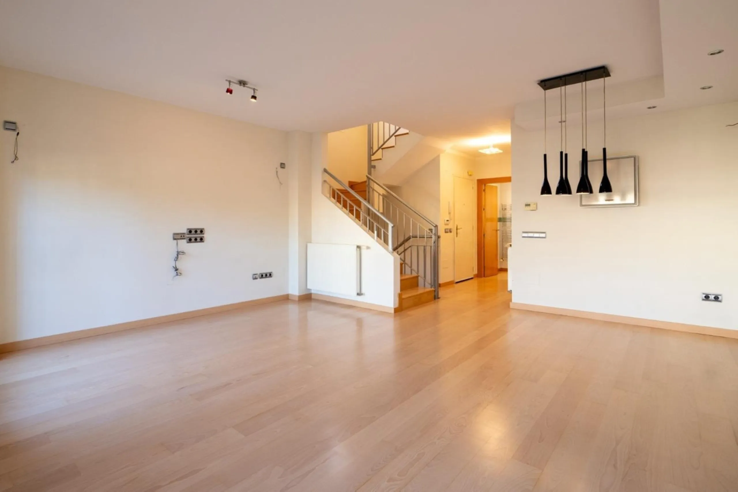 House - Townhouse в продаже в Fuengirola, Málaga. В доме 4 спален и 3 ванных комнат. Площадь дома 240 м²