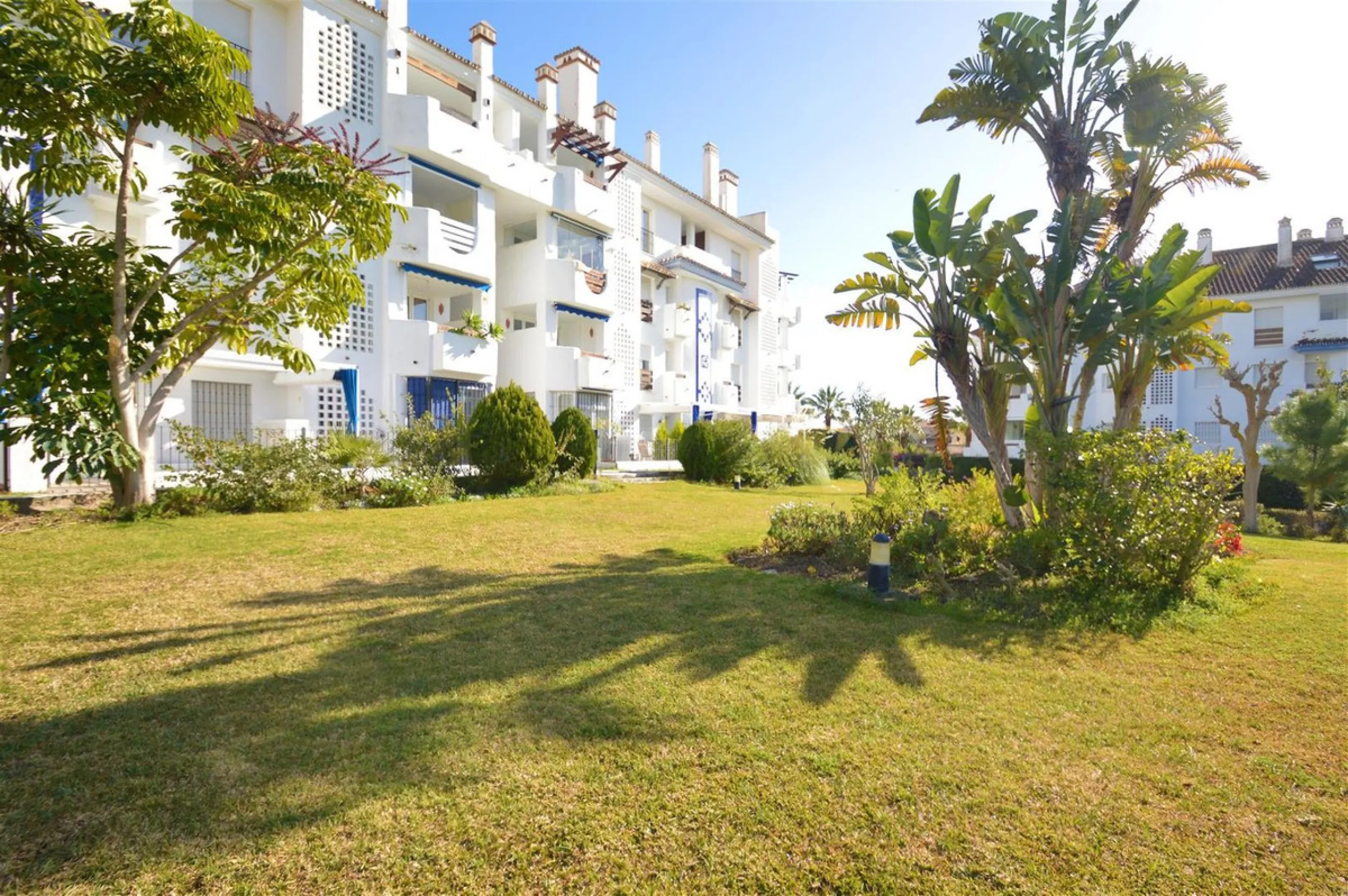 Apartment - Middle Floor Apartment в продаже в Marbella, Málaga. В доме 3 спален и 2 ванных комнат. Площадь дома 103 м²