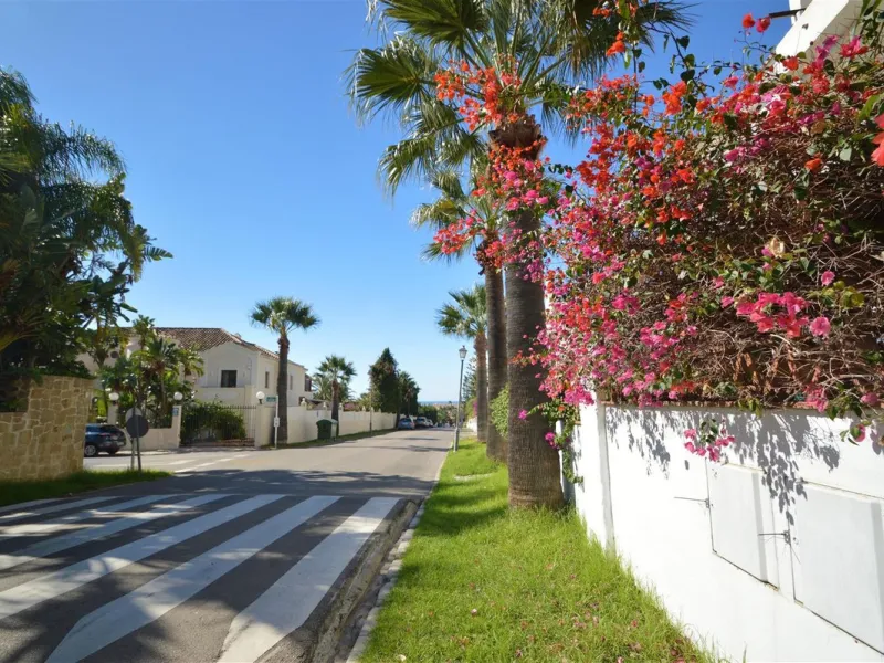 Apartment - Middle Floor Apartment в продаже в Marbella, Málaga. В доме 3 спален и 2 ванных комнат. Площадь дома 103 м²