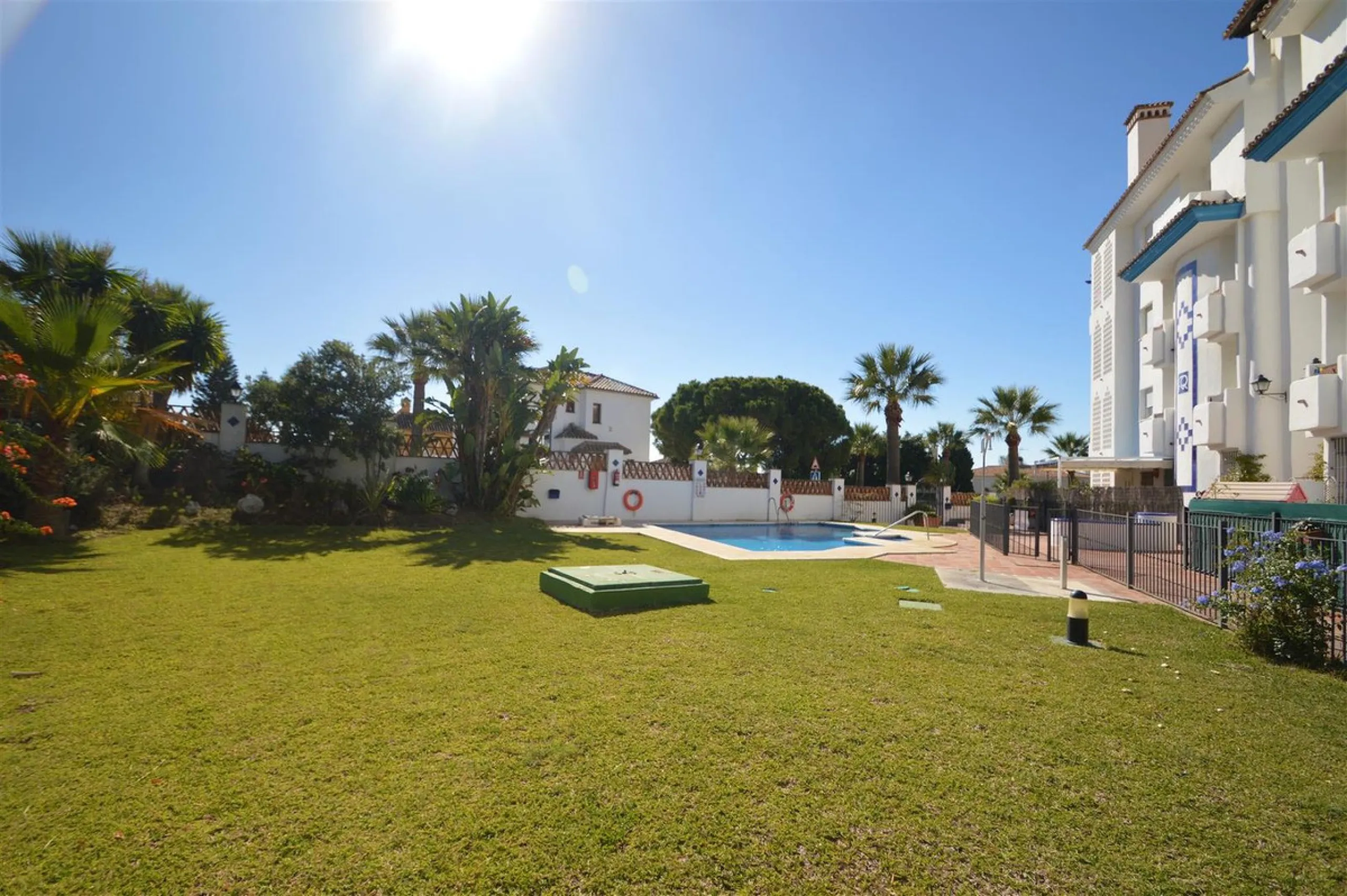 Apartment - Middle Floor Apartment в продаже в Marbella, Málaga. В доме 3 спален и 2 ванных комнат. Площадь дома 103 м²