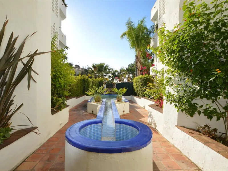 Apartment - Middle Floor Apartment в продаже в Marbella, Málaga. В доме 3 спален и 2 ванных комнат. Площадь дома 103 м²