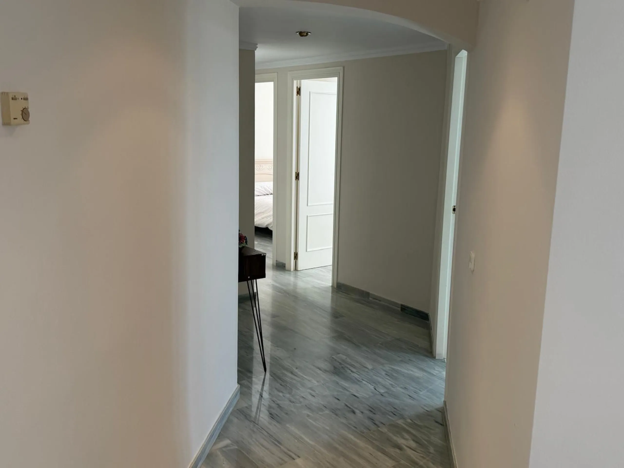 Apartment - Middle Floor Apartment в продаже в Marbella, Málaga. В доме 3 спален и 2 ванных комнат. Площадь дома 103 м²
