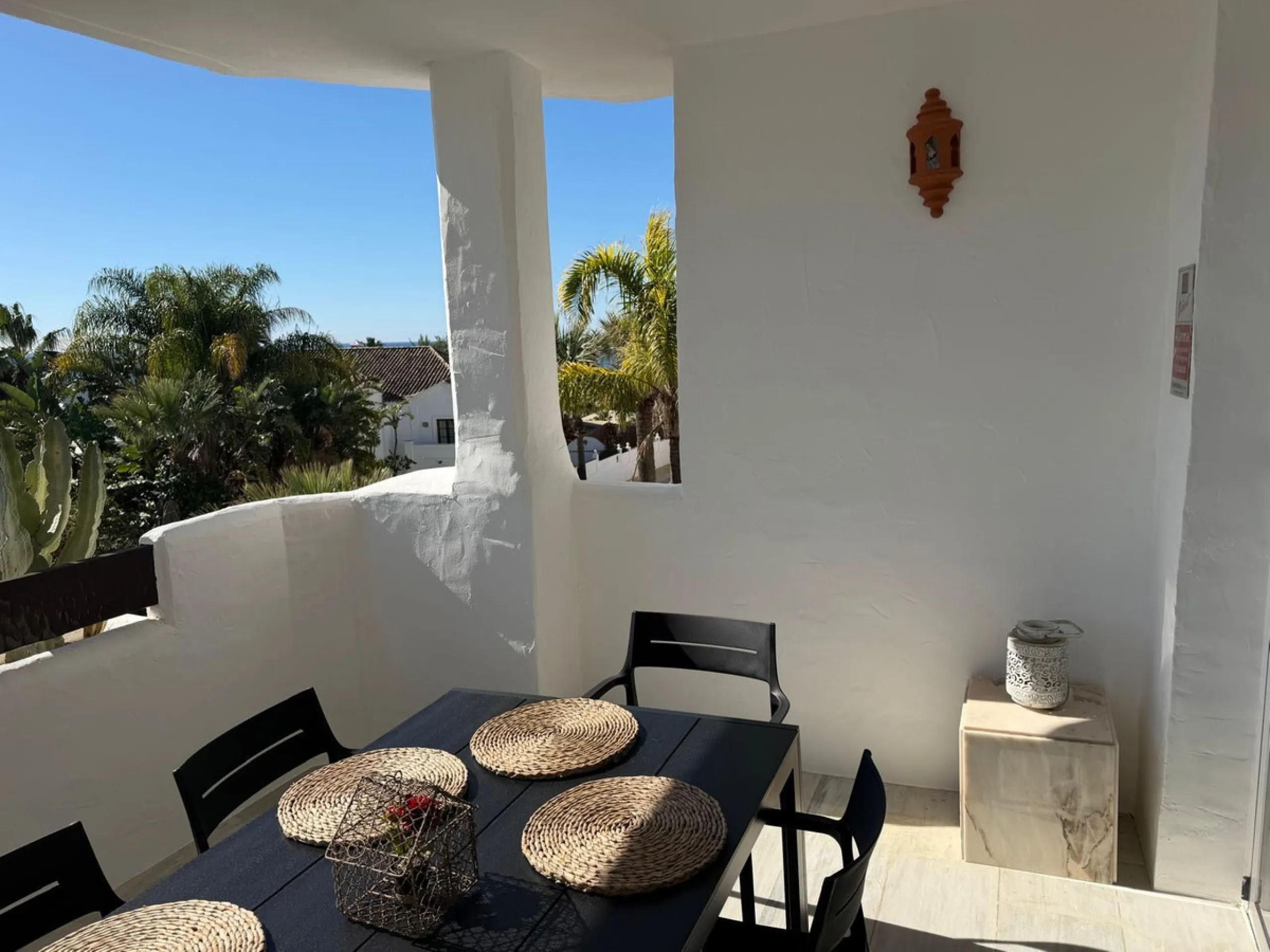 Apartment - Middle Floor Apartment в продаже в Marbella, Málaga. В доме 3 спален и 2 ванных комнат. Площадь дома 103 м²