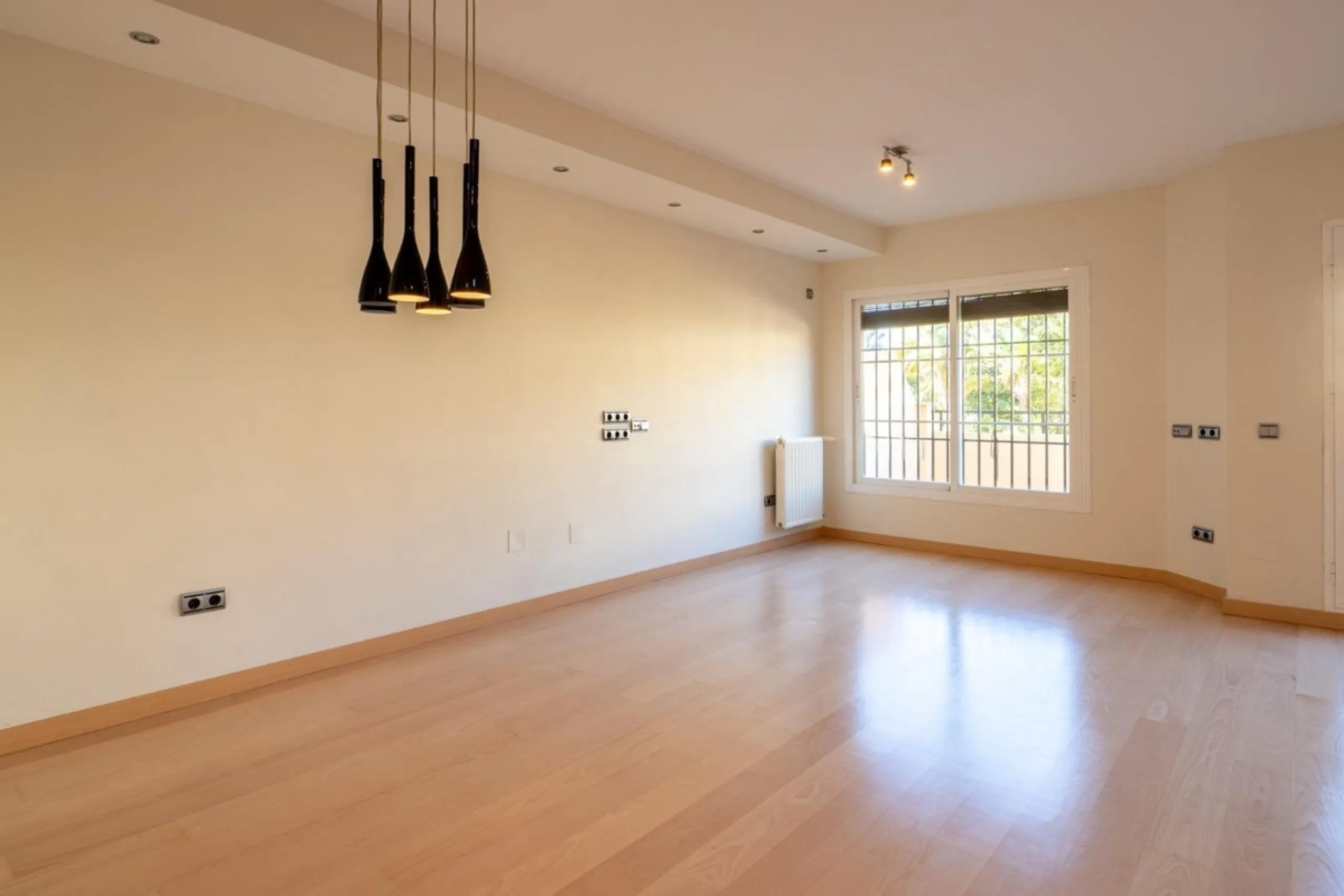 House - Townhouse в продаже в Fuengirola, Málaga. В доме 4 спален и 3 ванных комнат. Площадь дома 240 м²