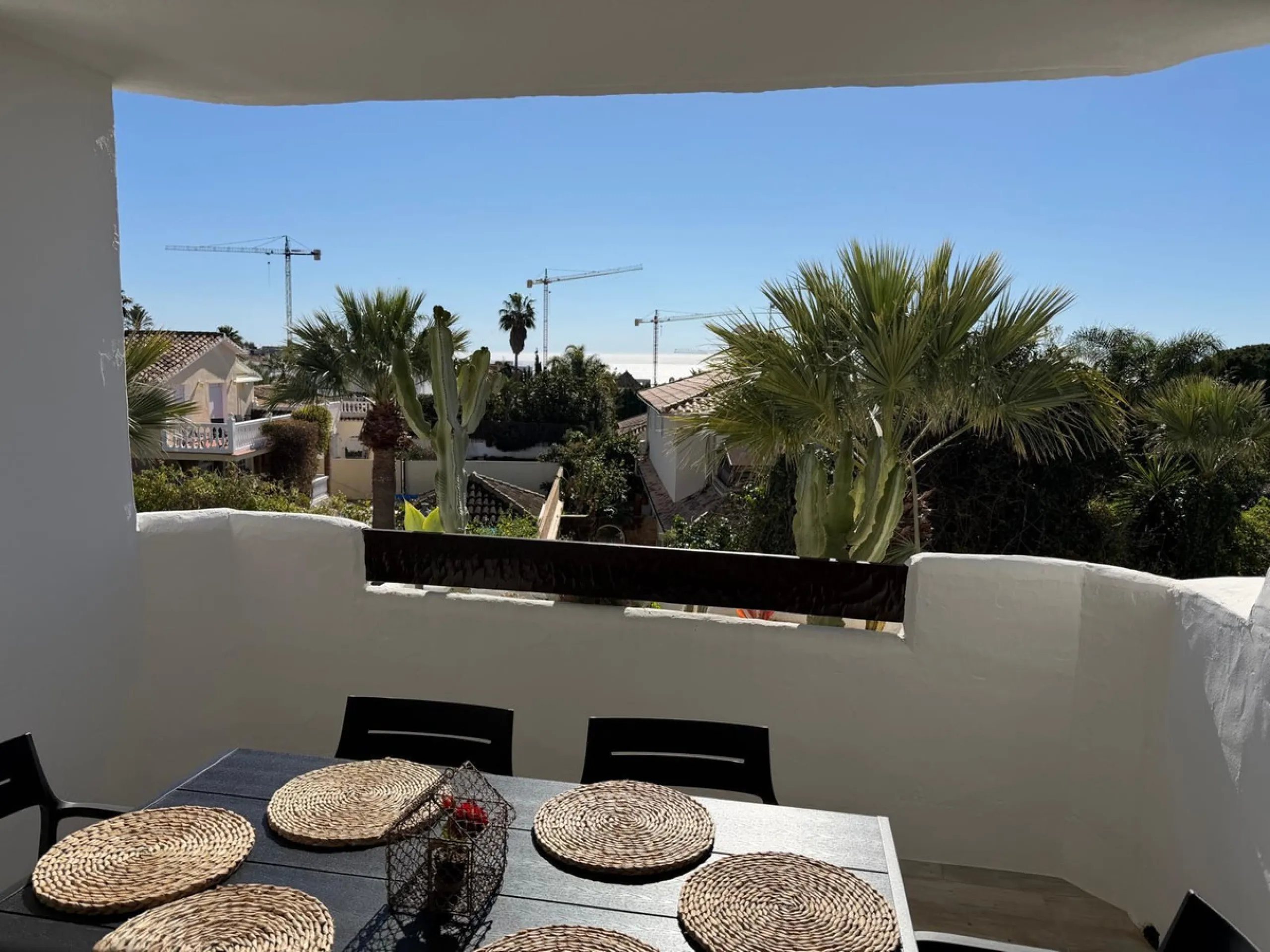 Apartment - Middle Floor Apartment в продаже в Marbella, Málaga. В доме 3 спален и 2 ванных комнат. Площадь дома 103 м²