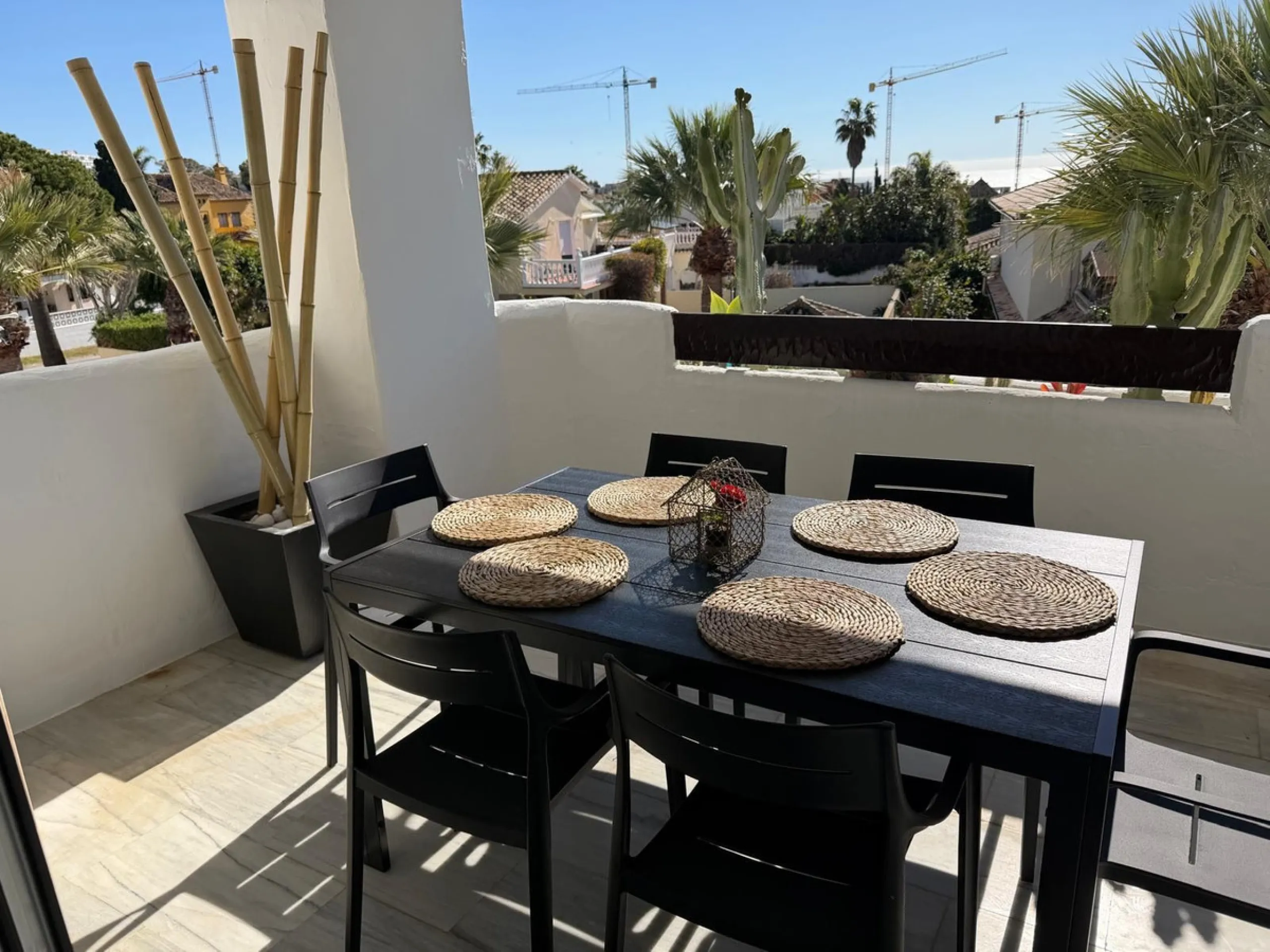 Apartment - Middle Floor Apartment в продаже в Marbella, Málaga. В доме 3 спален и 2 ванных комнат. Площадь дома 103 м²