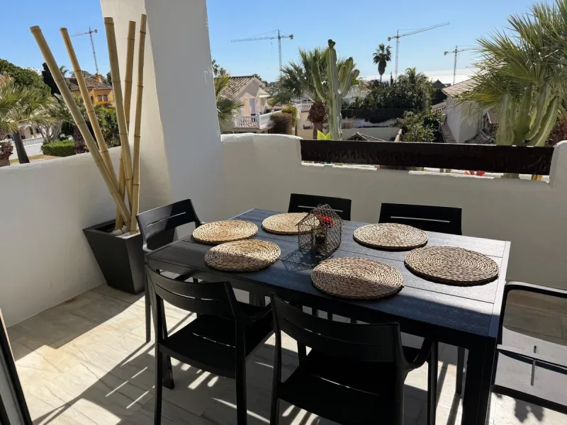 Apartment - Middle Floor Apartment в продаже в Marbella, Málaga. В доме 3 спален и 2 ванных комнат. Площадь дома 103 м²