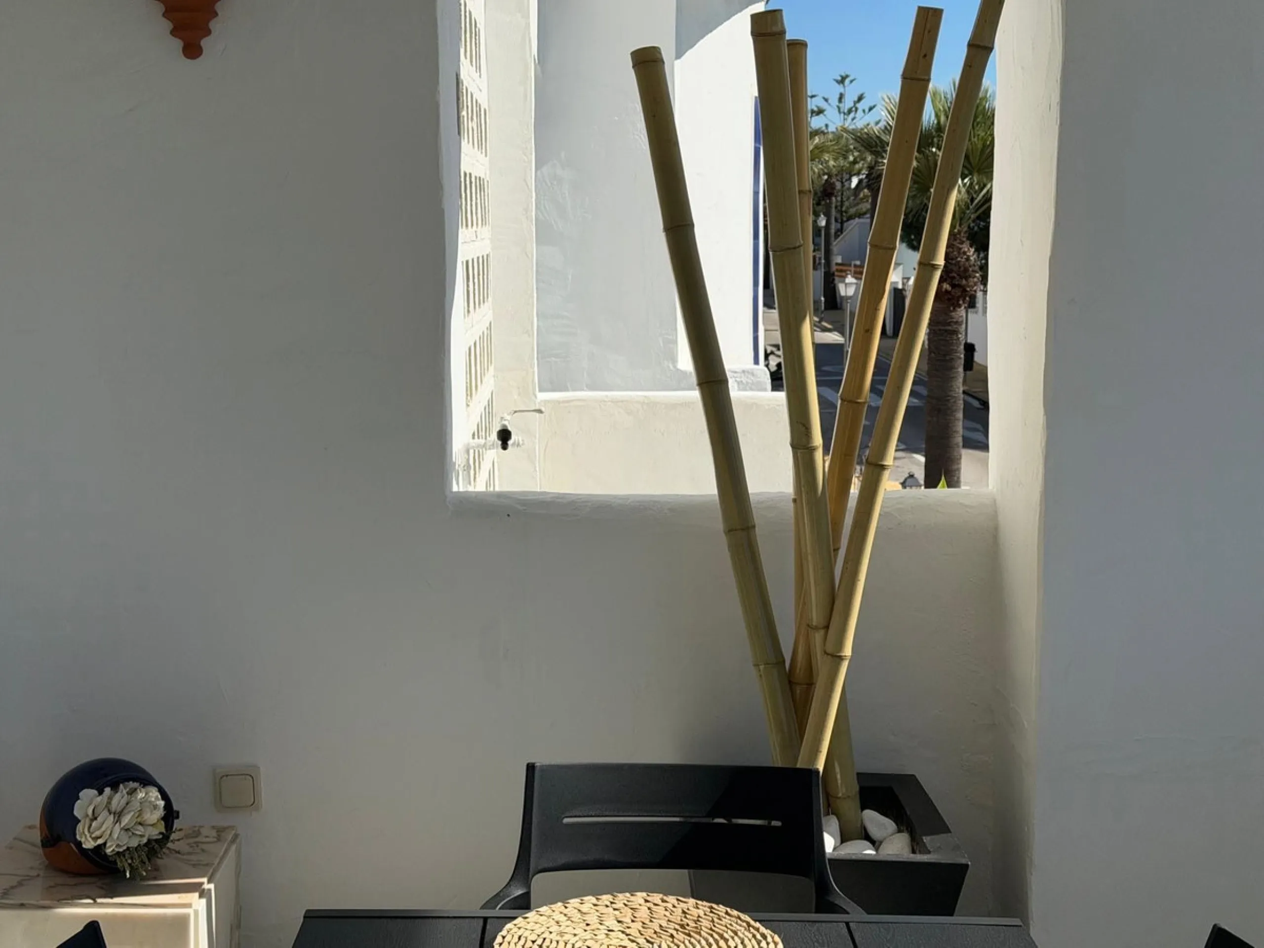 Apartment - Middle Floor Apartment в продаже в Marbella, Málaga. В доме 3 спален и 2 ванных комнат. Площадь дома 103 м²