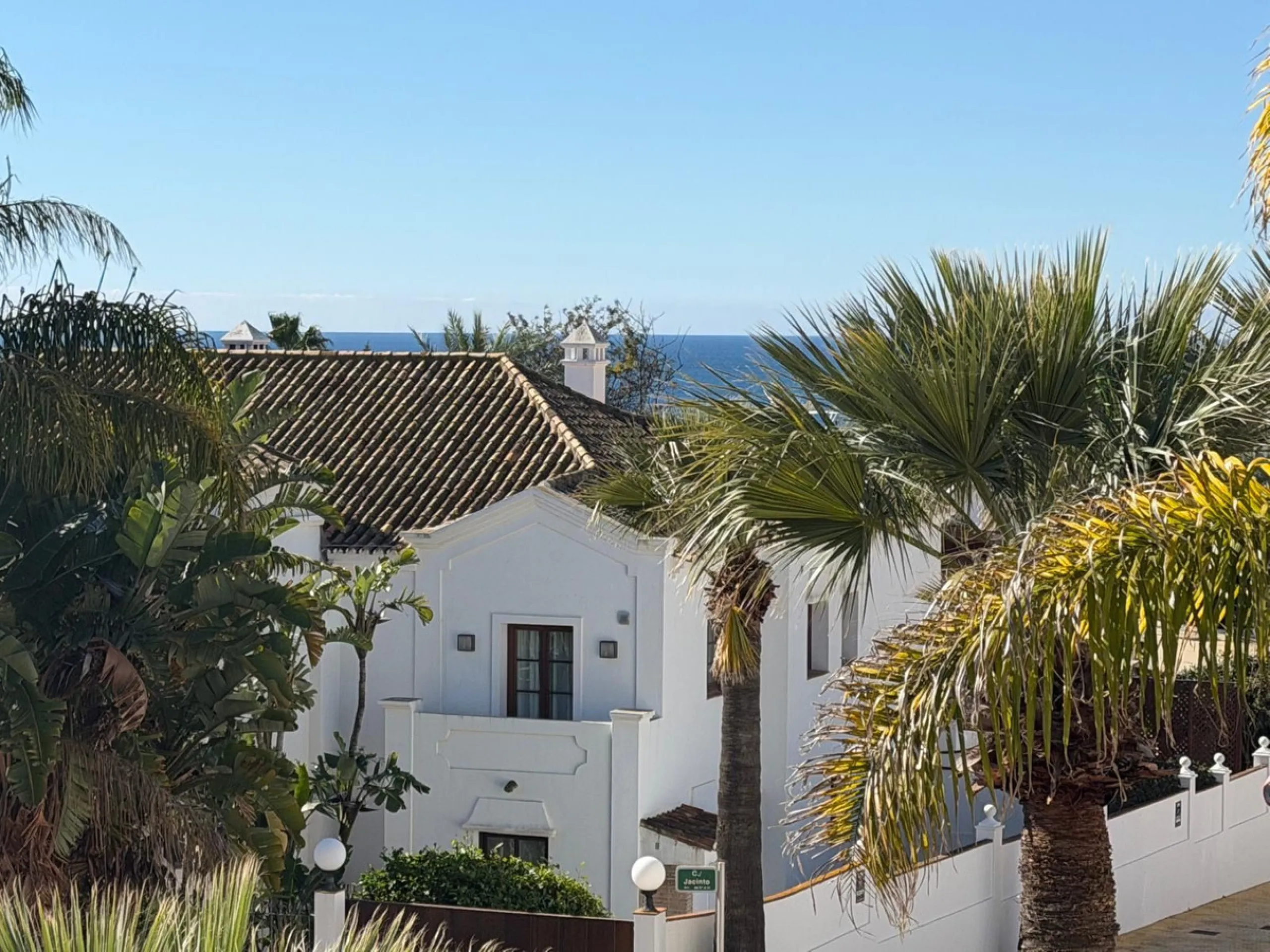 Apartment - Middle Floor Apartment в продаже в Marbella, Málaga. В доме 3 спален и 2 ванных комнат. Площадь дома 103 м²
