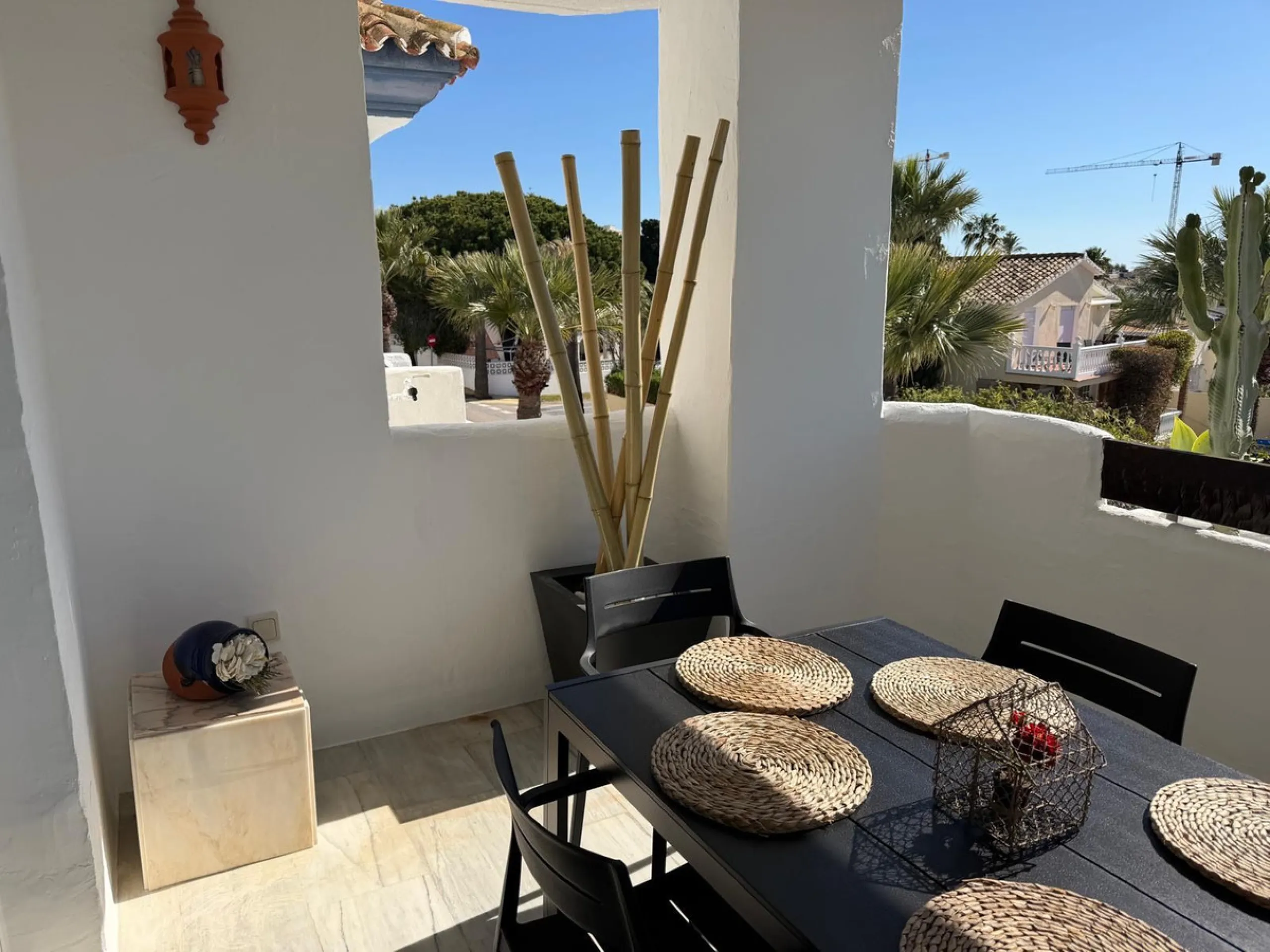 Apartment - Middle Floor Apartment в продаже в Marbella, Málaga. В доме 3 спален и 2 ванных комнат. Площадь дома 103 м²